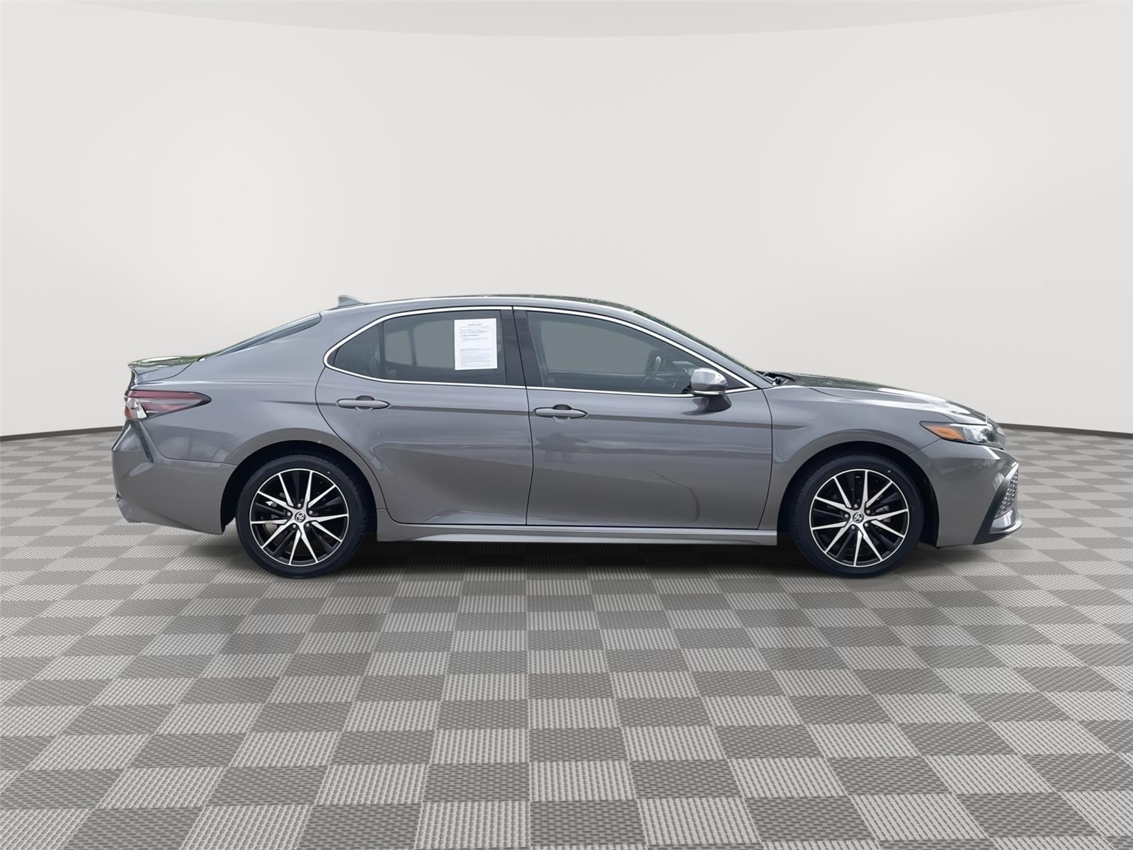 View vehicle photo 6
