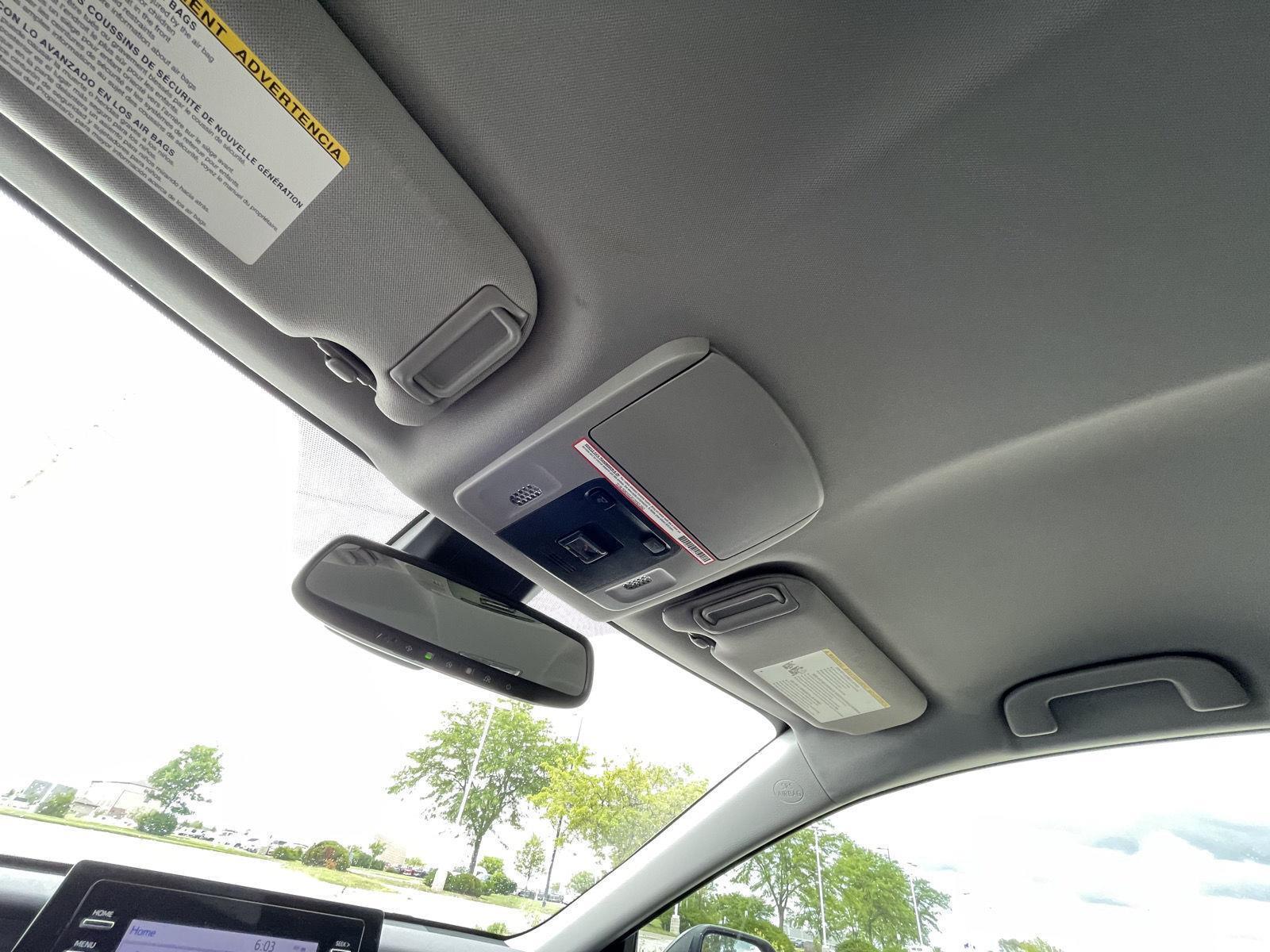 Vehicle photo 21