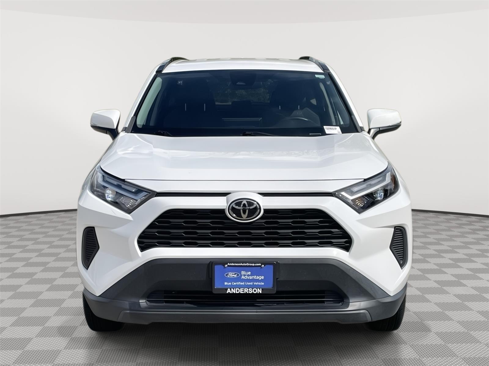 View vehicle photo 4
