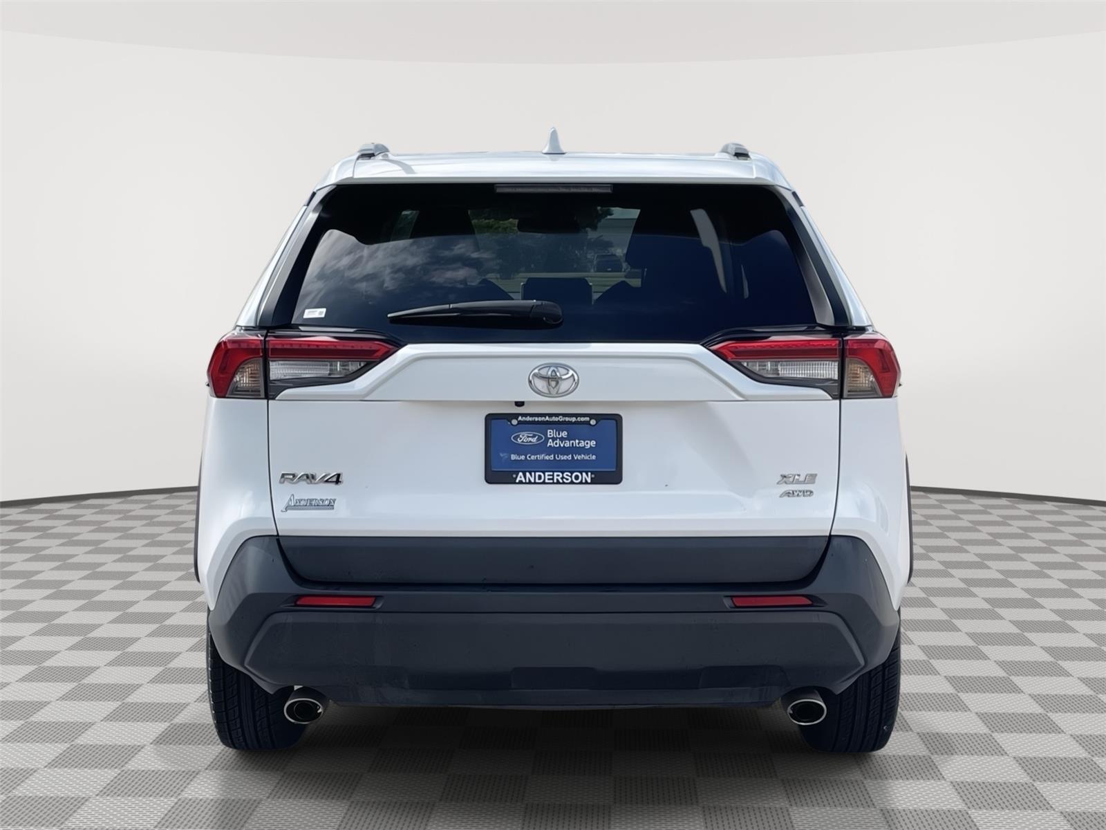 Vehicle photo 8
