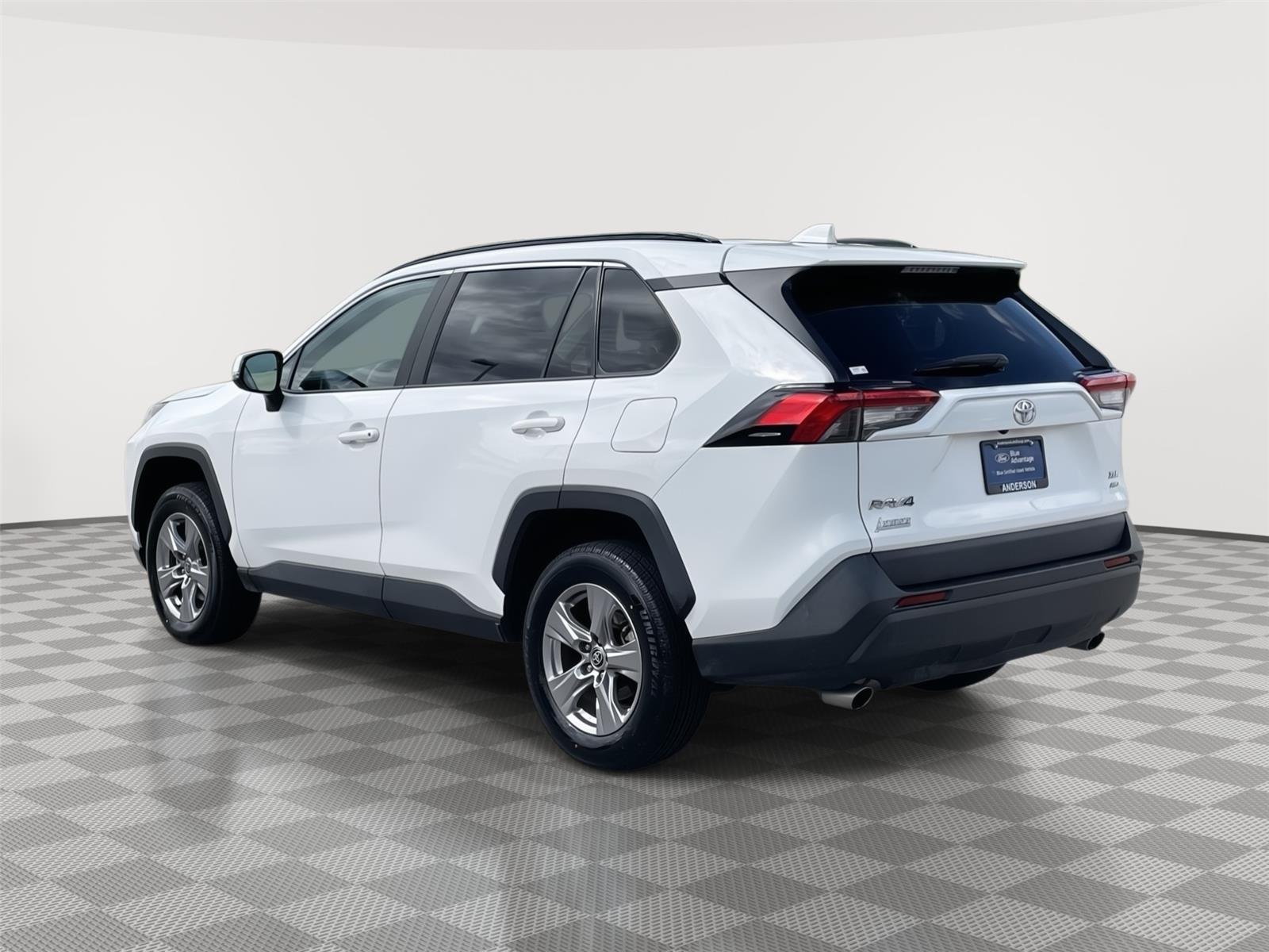 Vehicle photo 9