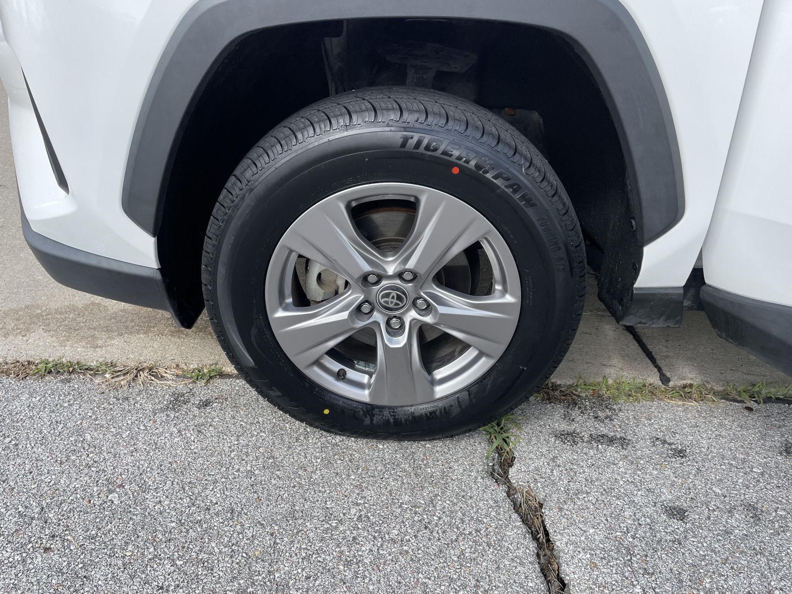 Vehicle photo 10