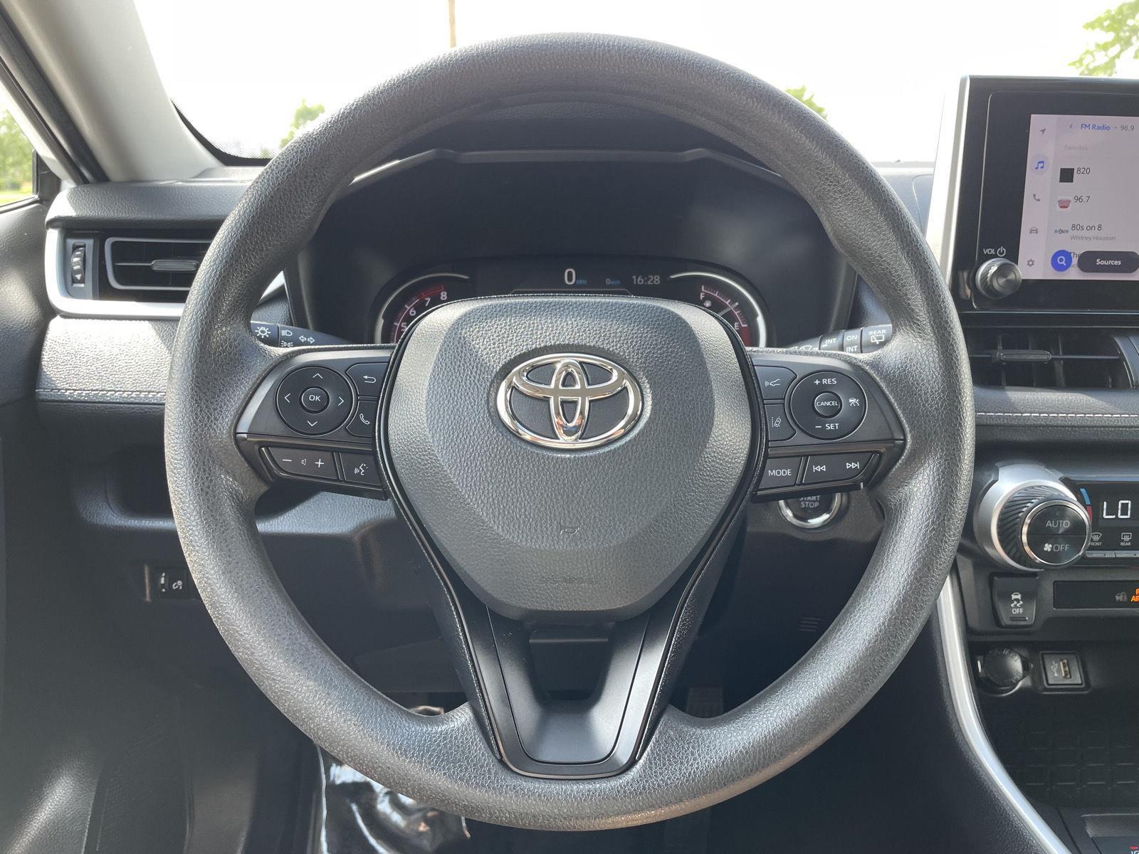 Vehicle photo 12