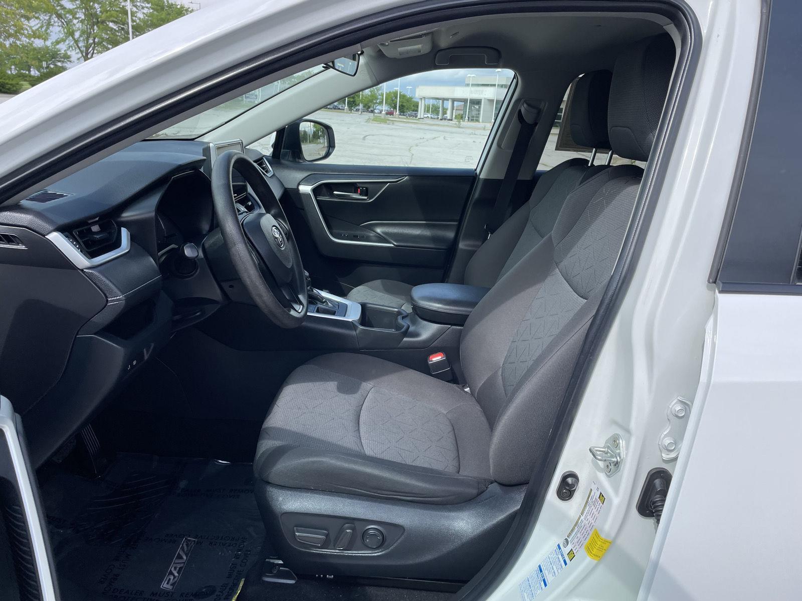 Vehicle photo 17