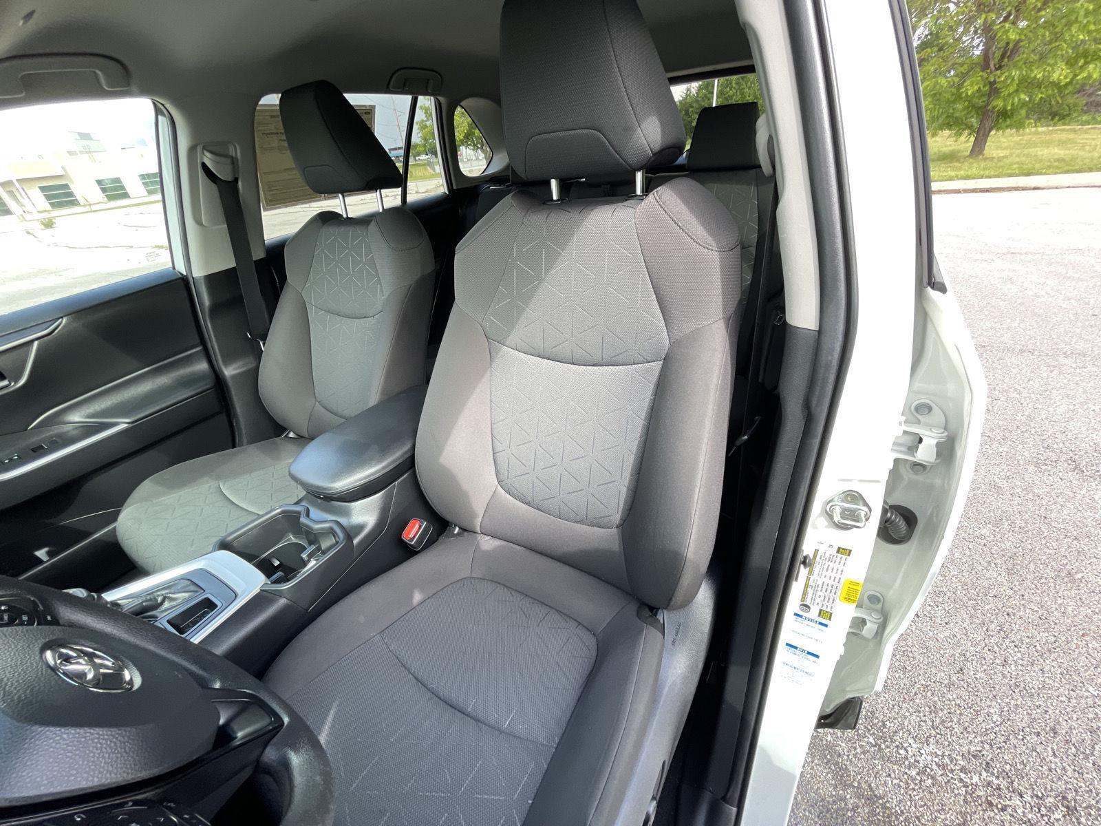 Vehicle photo 18