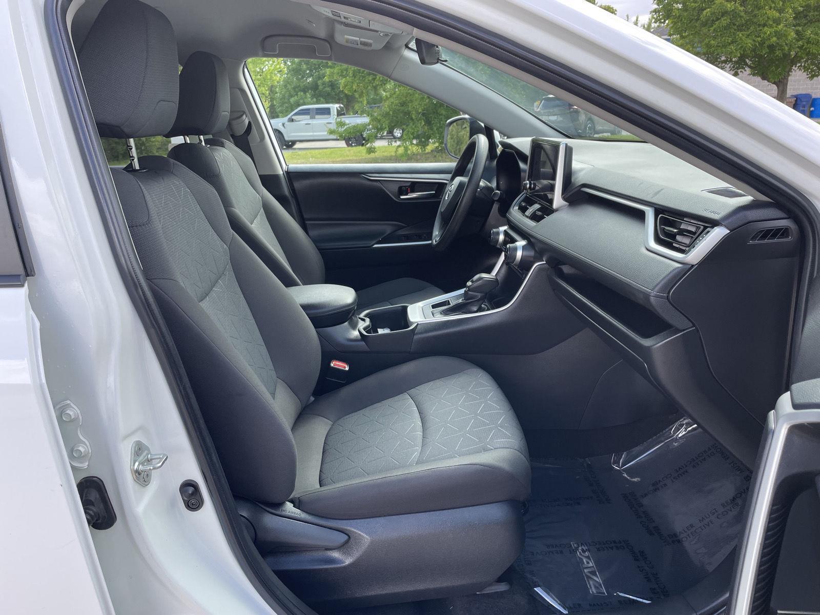 Vehicle photo 19