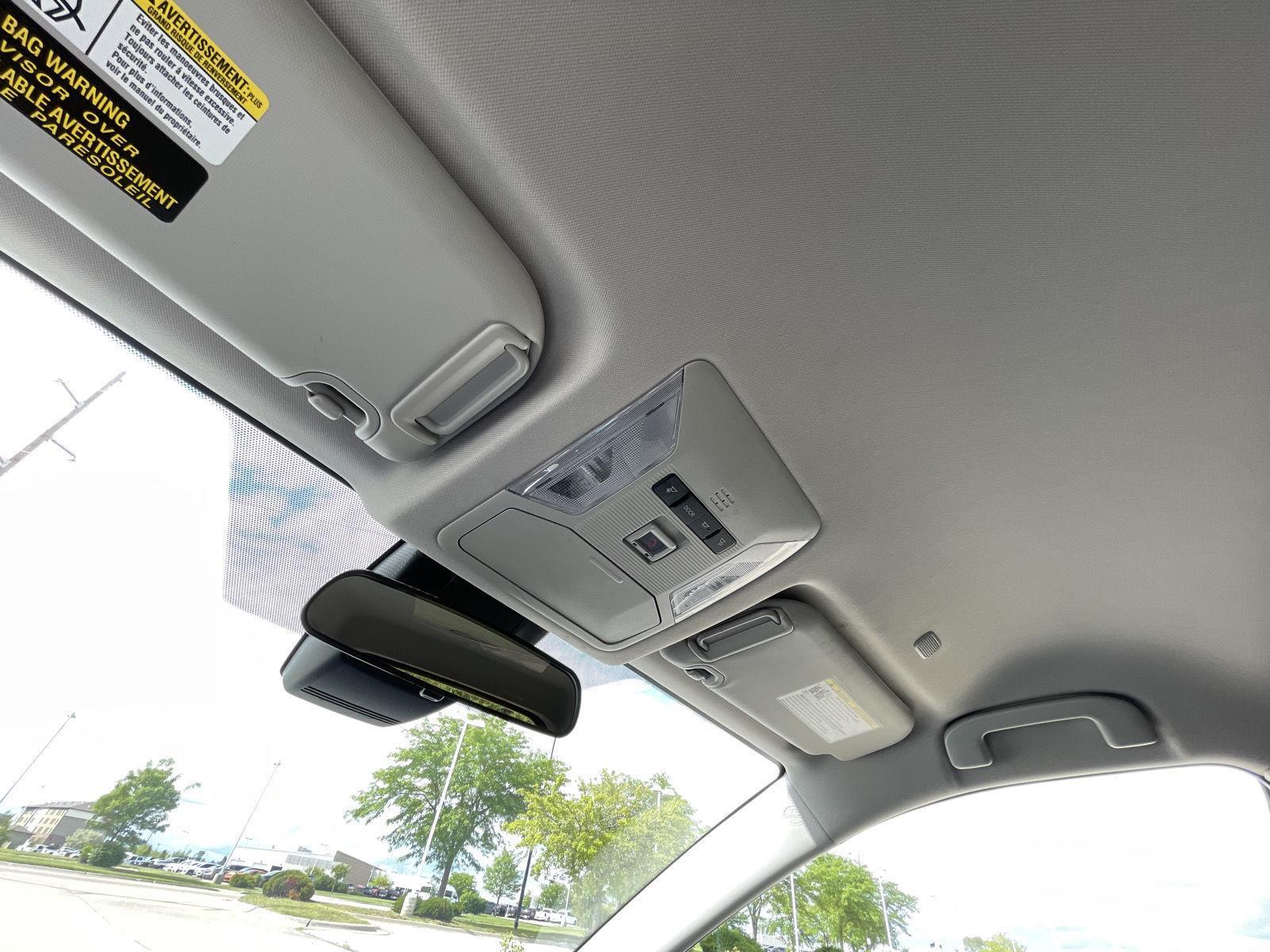 Vehicle photo 21