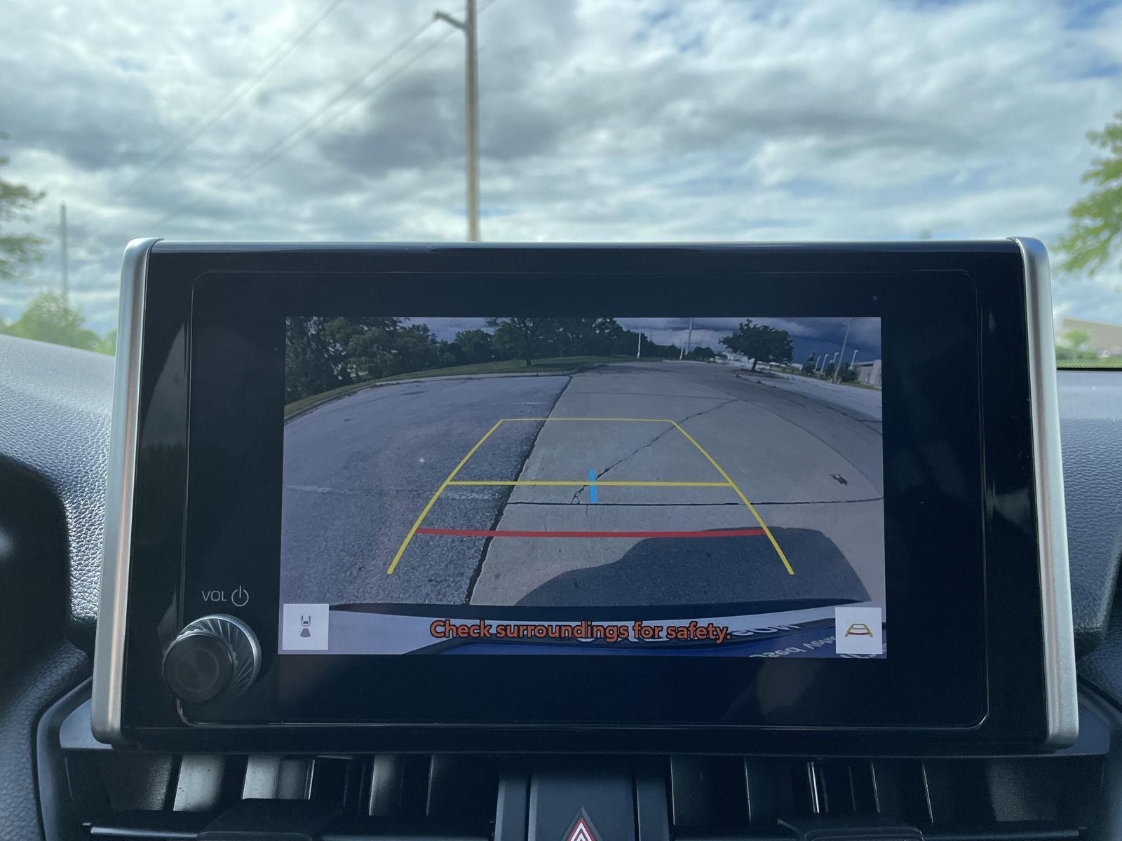 Vehicle photo 23