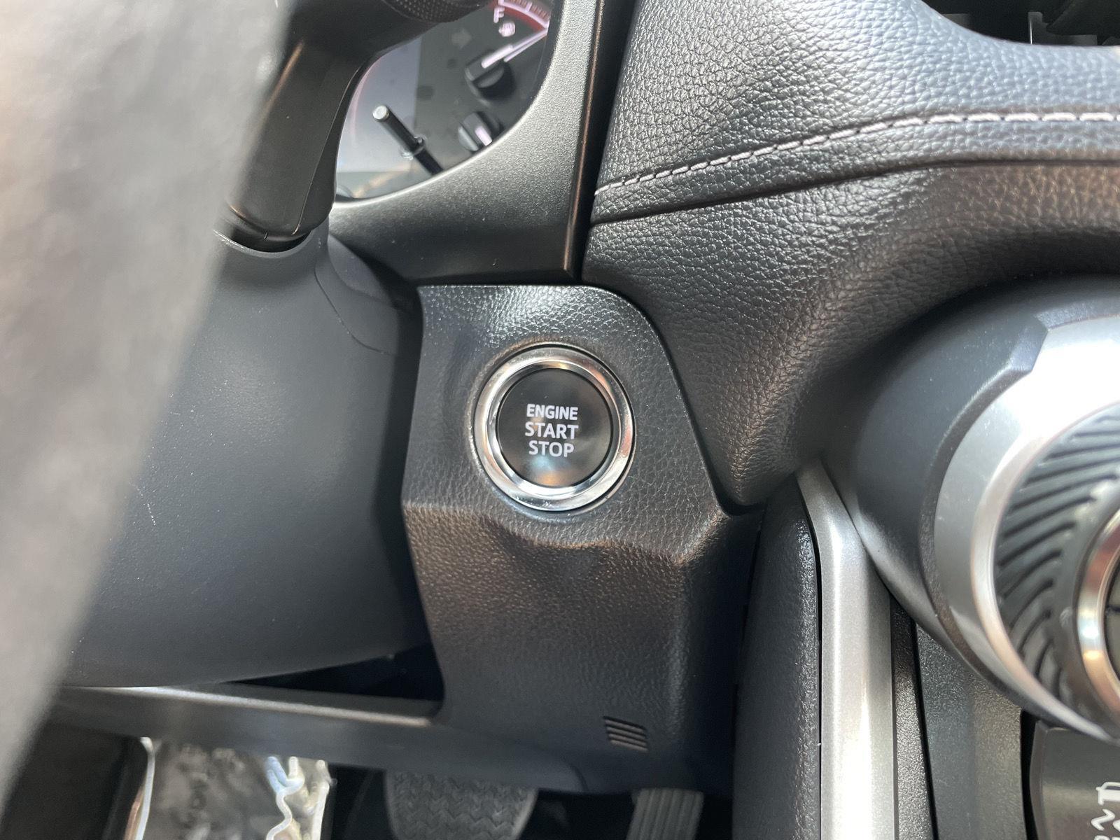 Vehicle photo 24