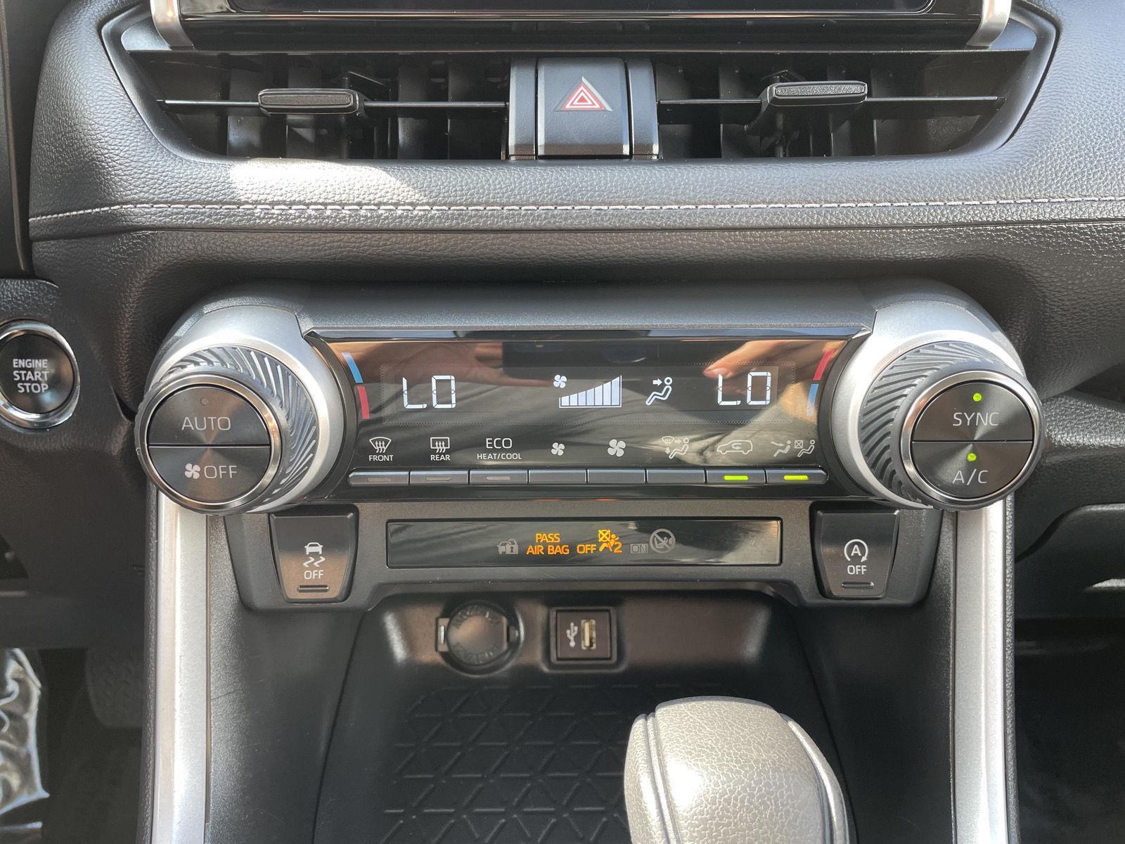 Vehicle photo 25
