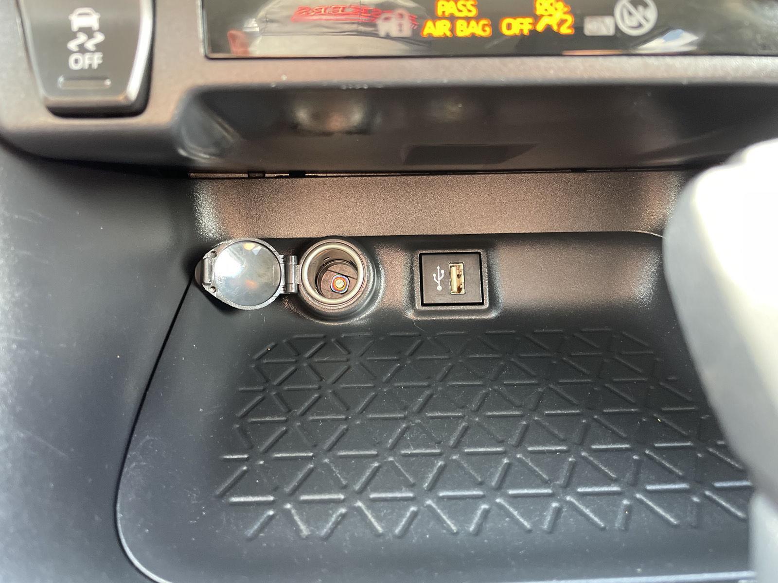 Vehicle photo 26