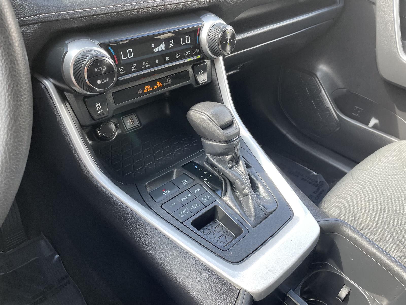 Vehicle photo 28