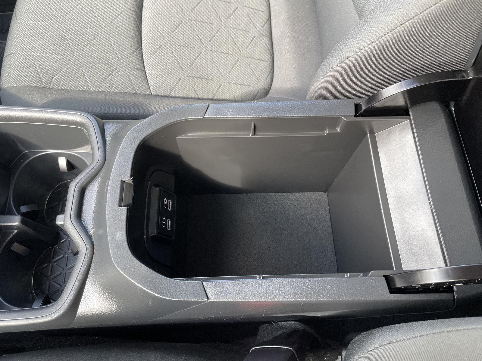 Vehicle photo 29