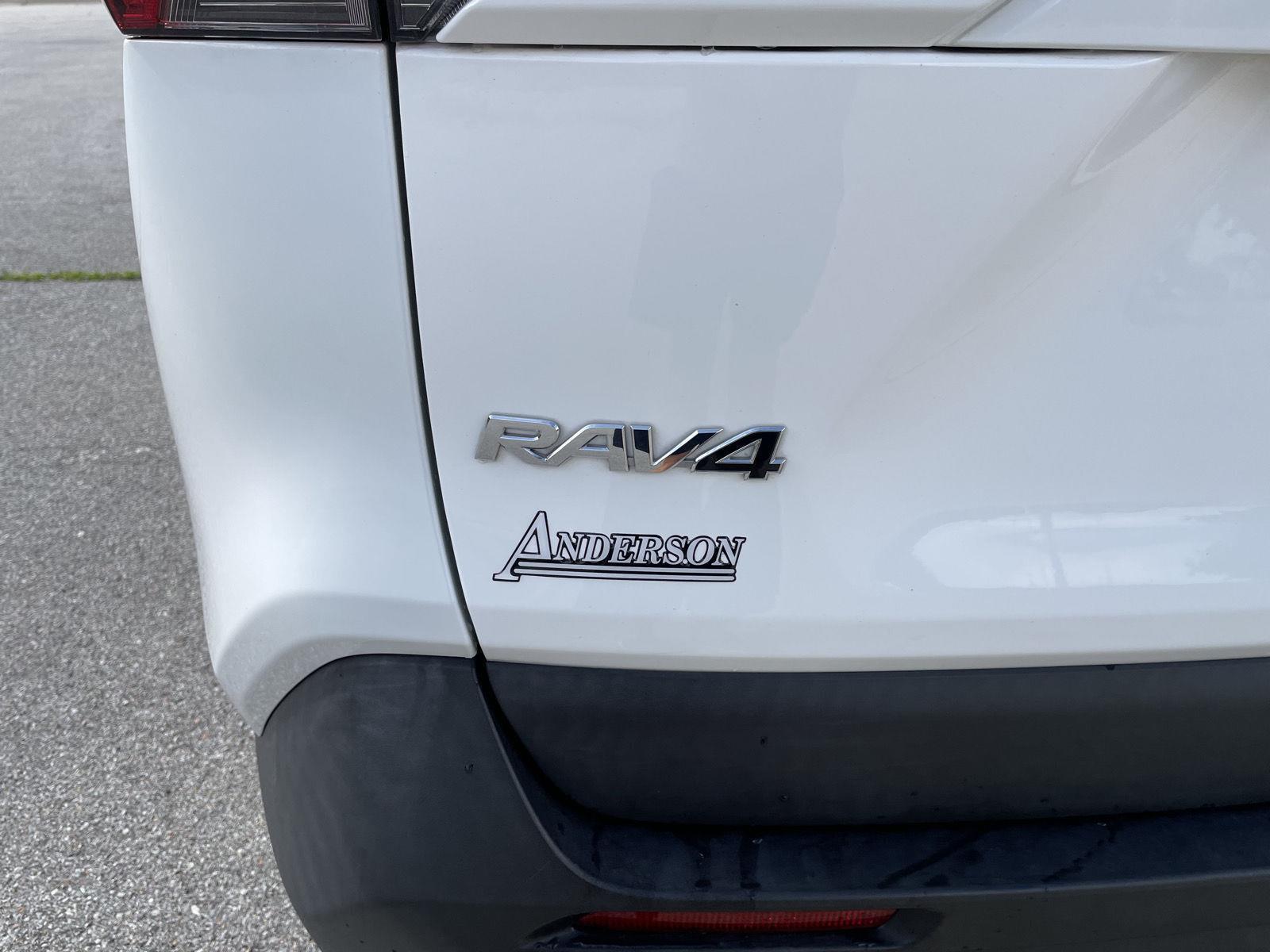 Vehicle photo 34