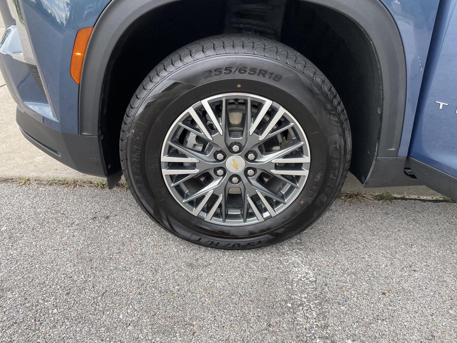 Vehicle photo 10