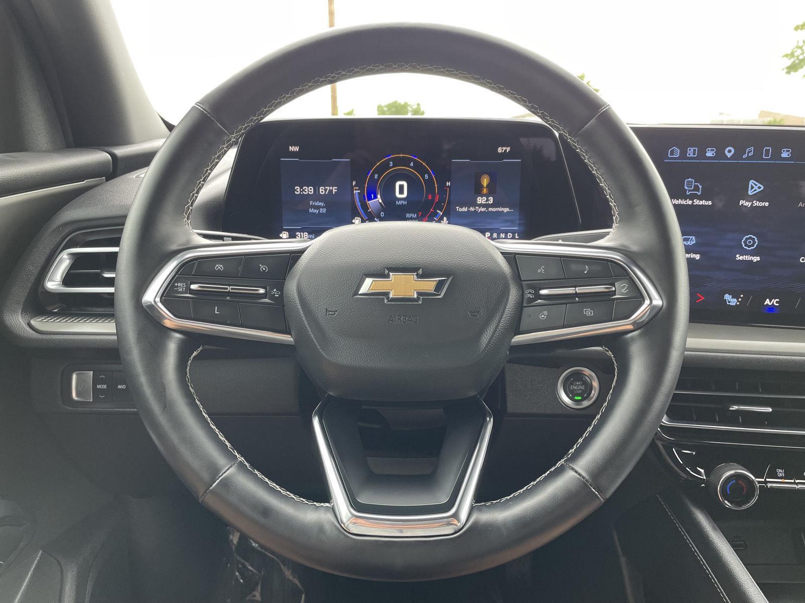 Vehicle photo 12
