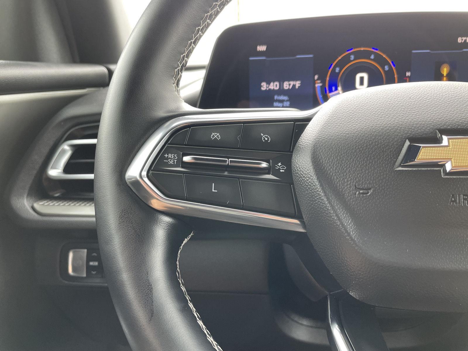 Vehicle photo 13