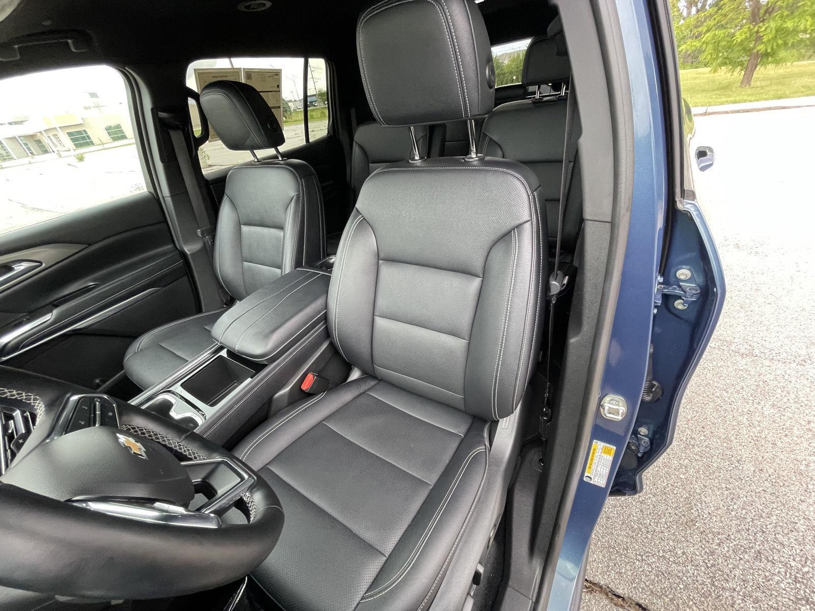 Vehicle photo 17