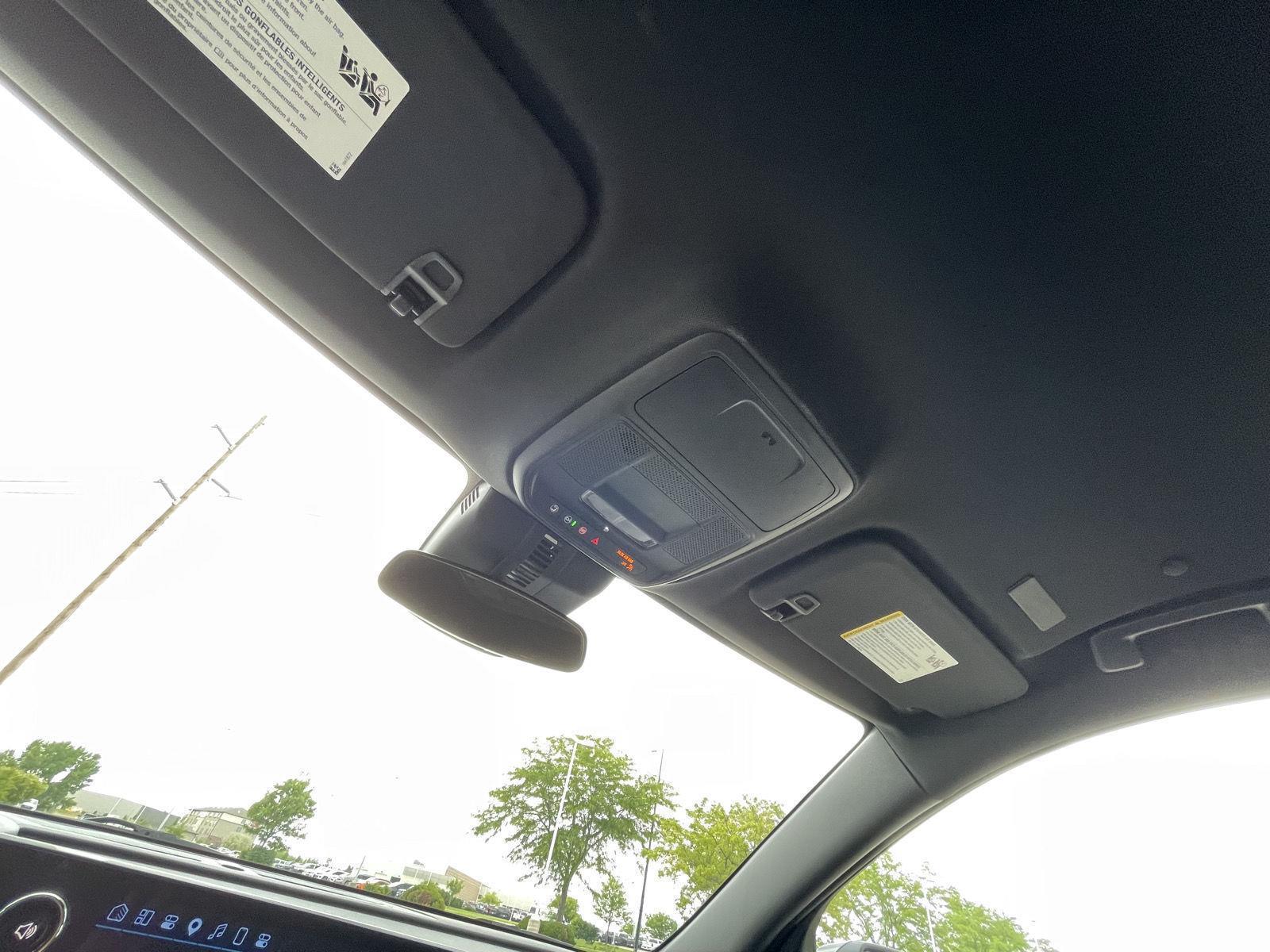 Vehicle photo 21