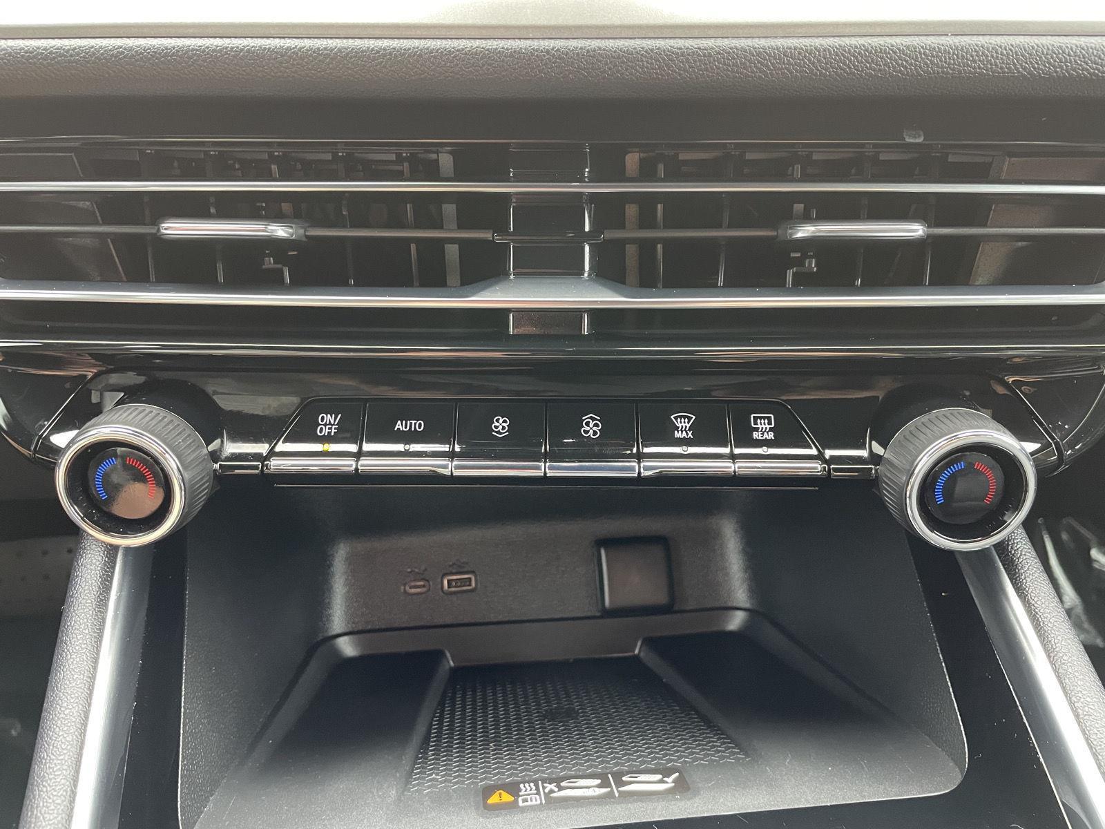 Vehicle photo 26