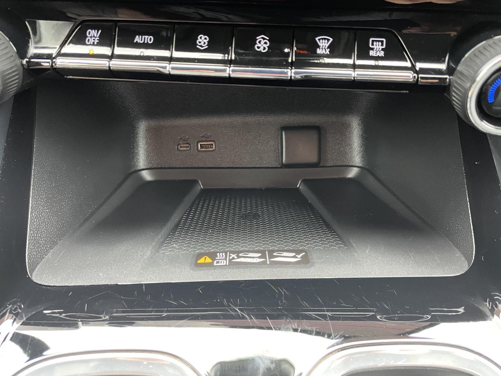 Vehicle photo 28