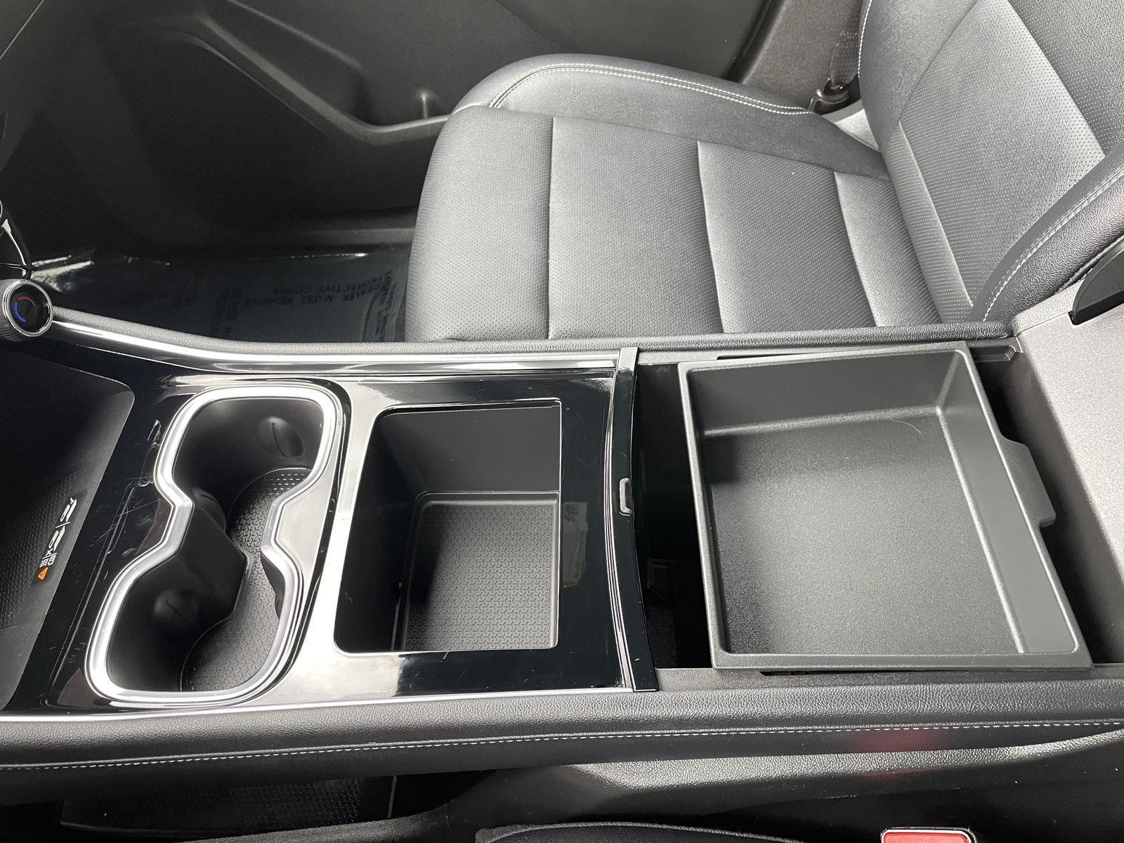 Vehicle photo 32
