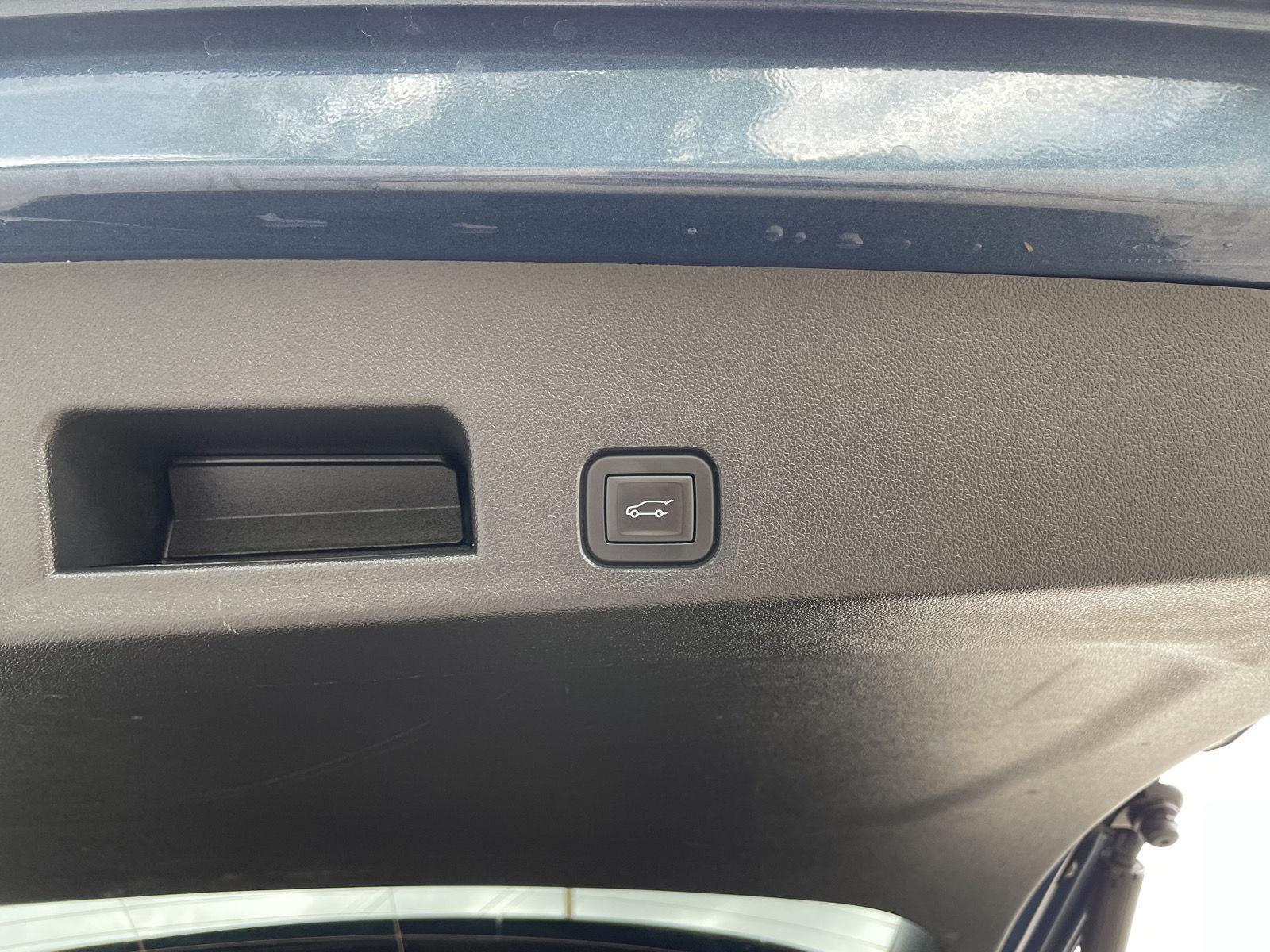 Vehicle photo 37