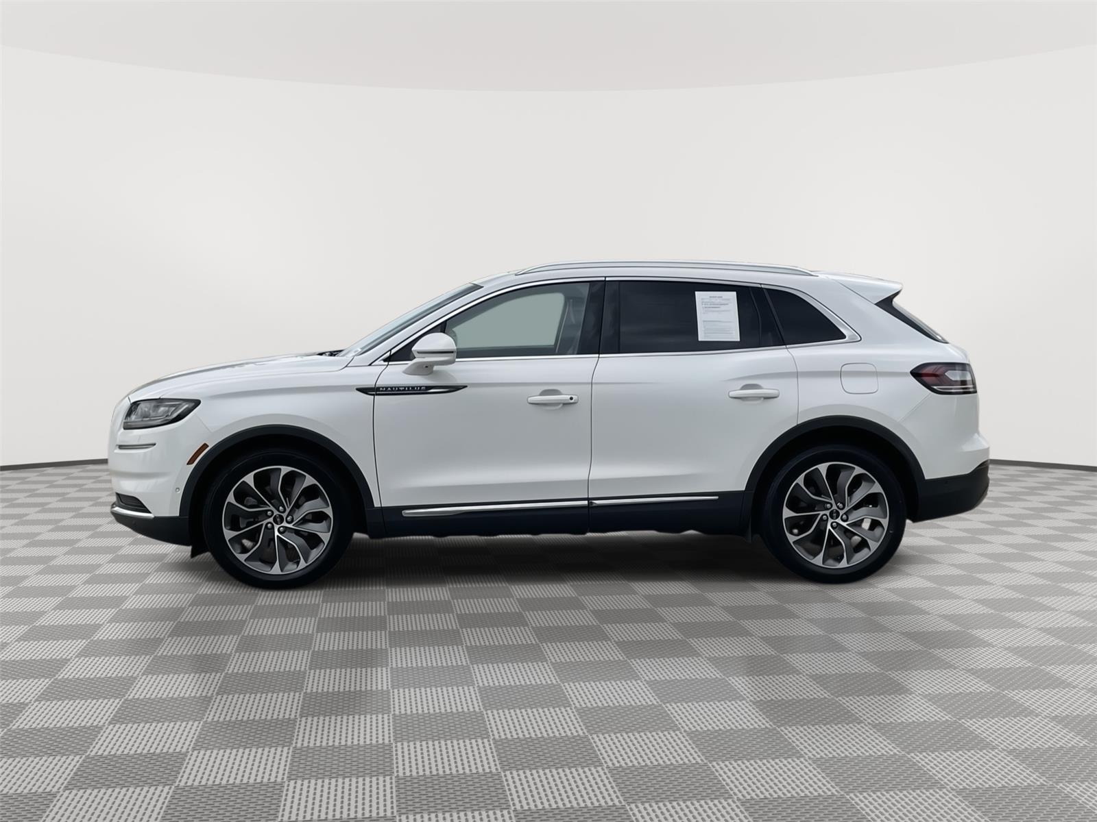 Vehicle photo 2
