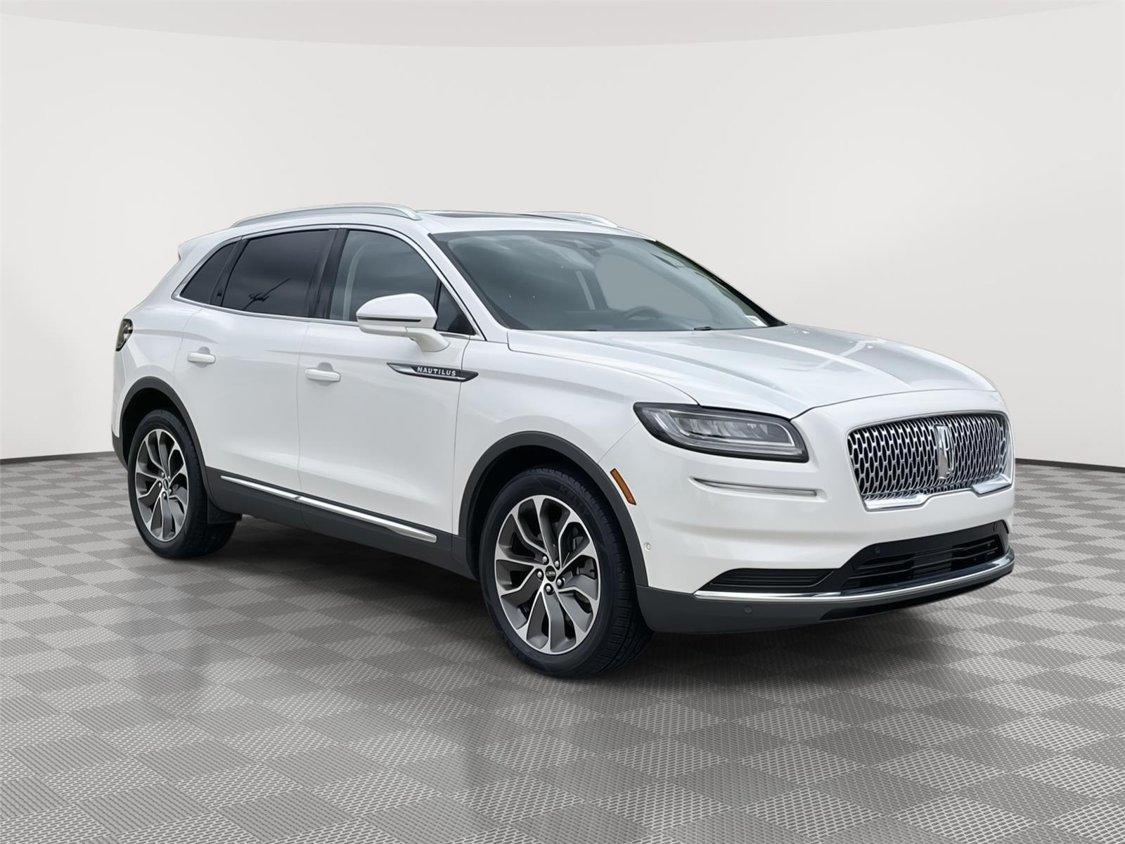 Vehicle photo 5