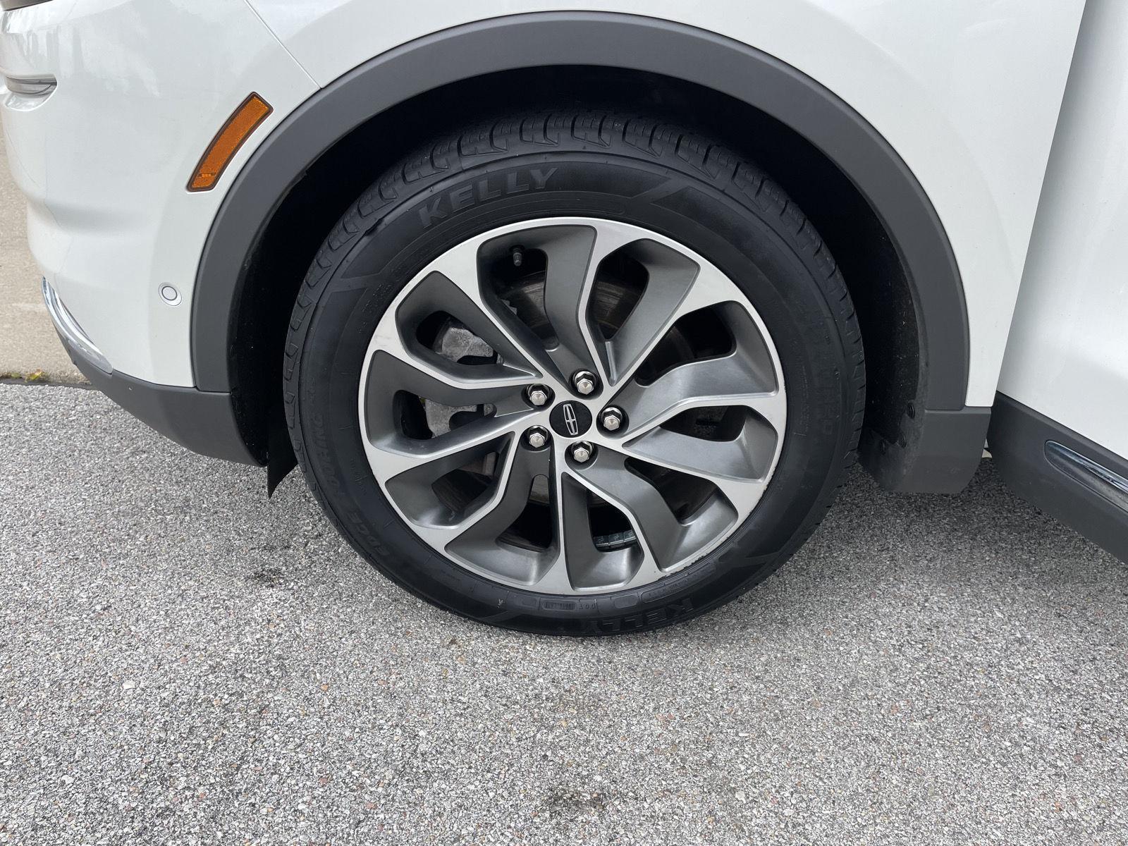 Vehicle photo 10