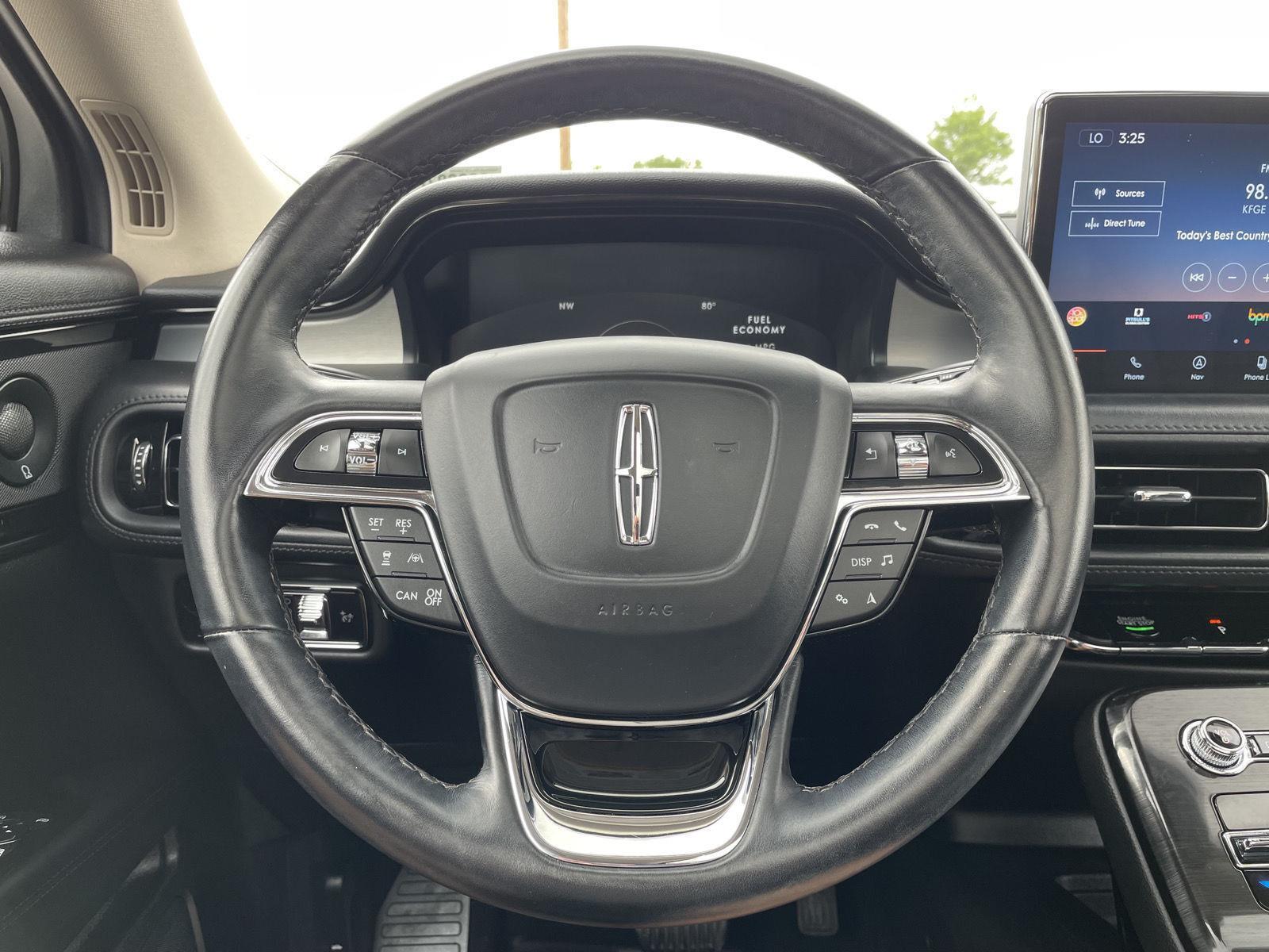 Vehicle photo 12