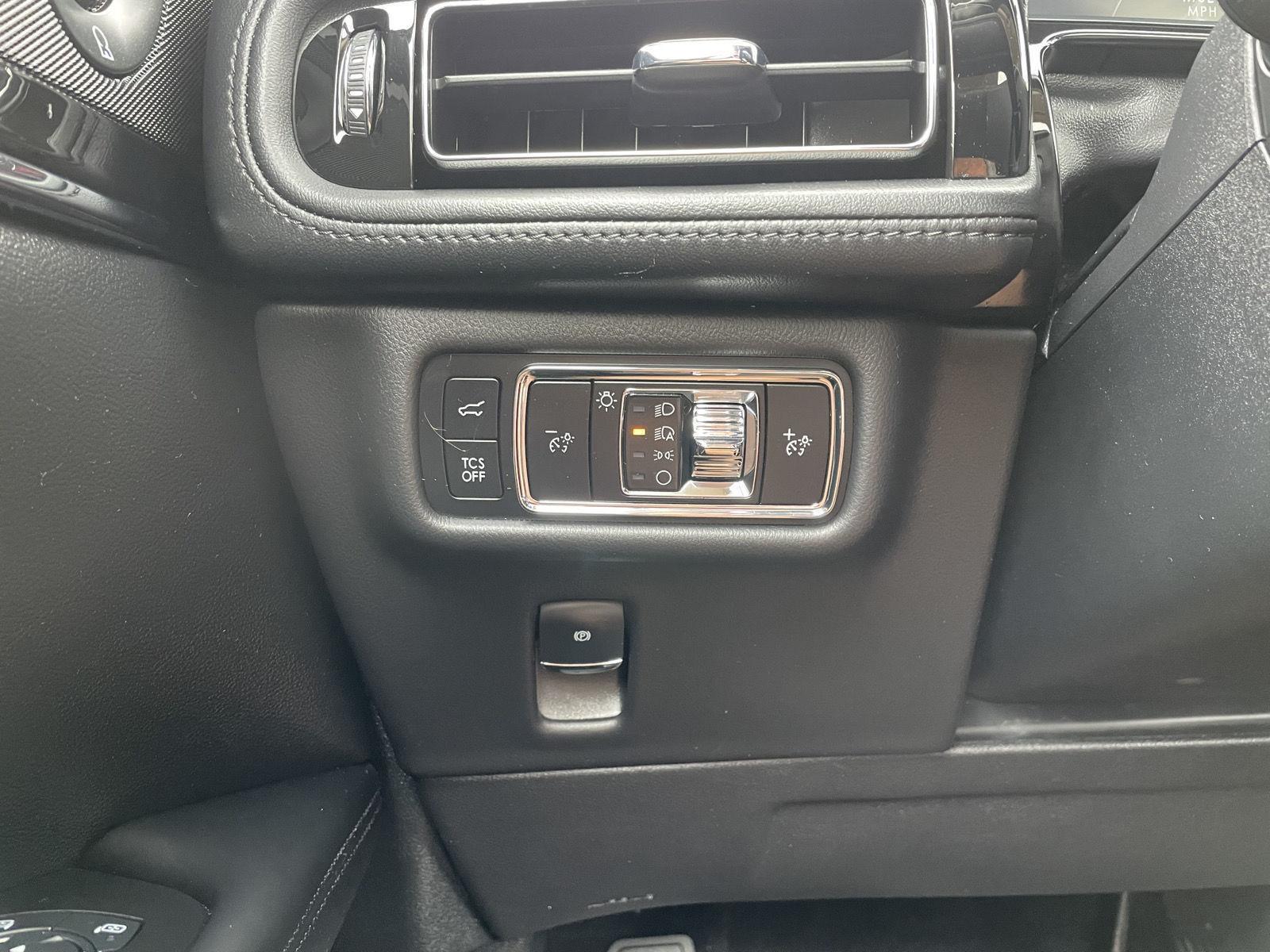 Vehicle photo 16