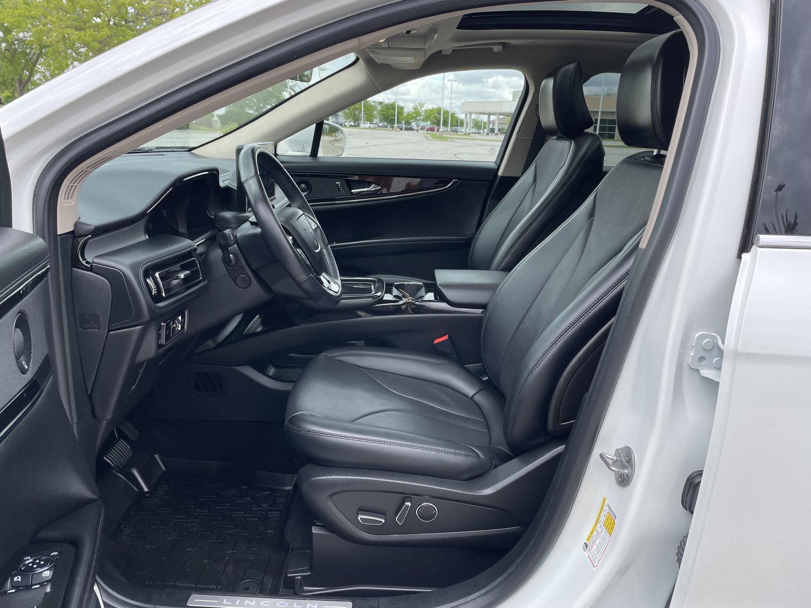 Vehicle photo 17