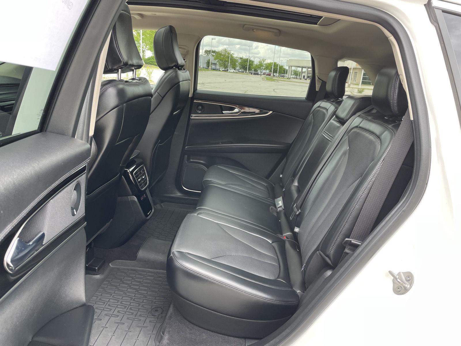 Vehicle photo 20