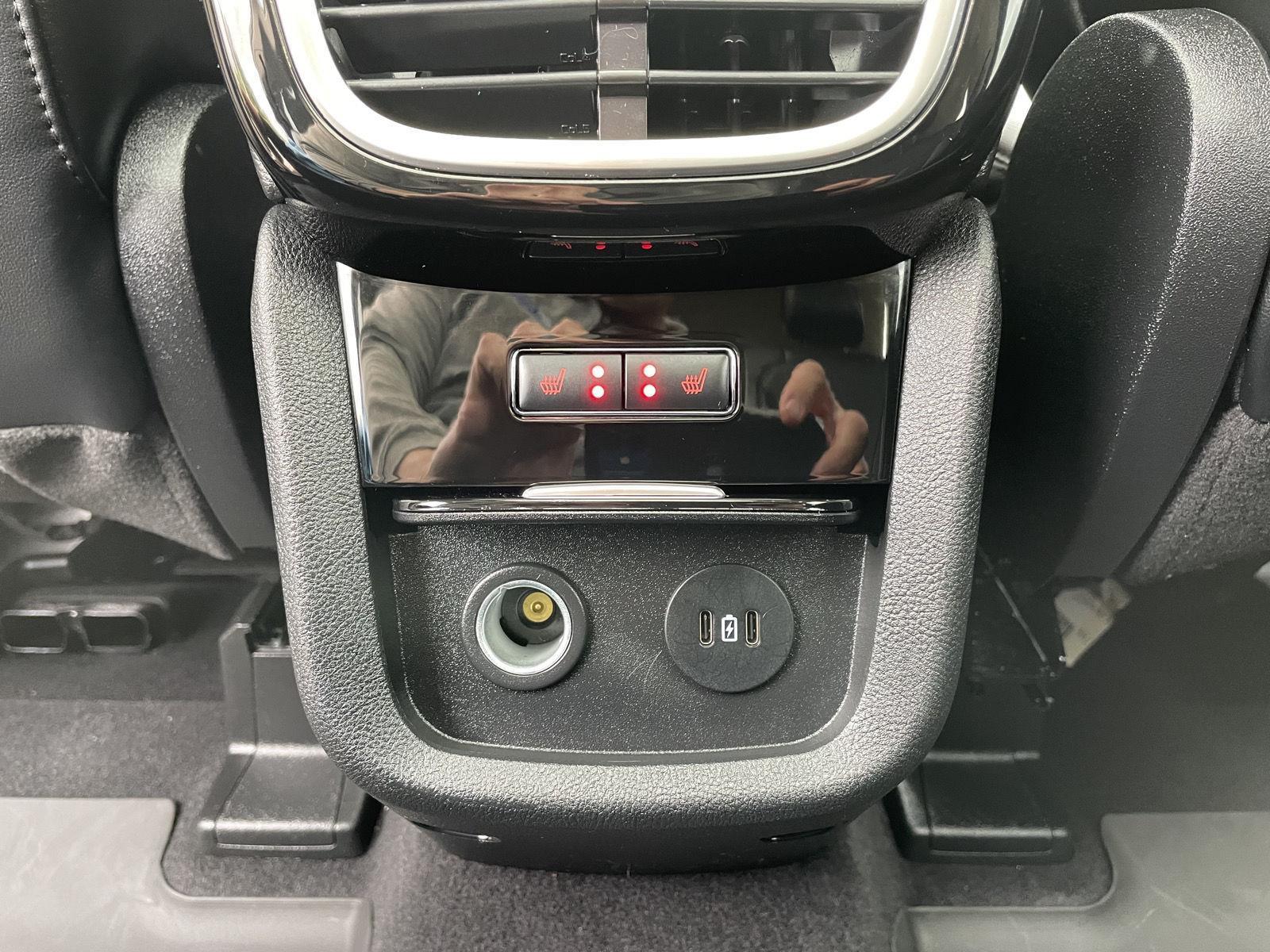 Vehicle photo 21