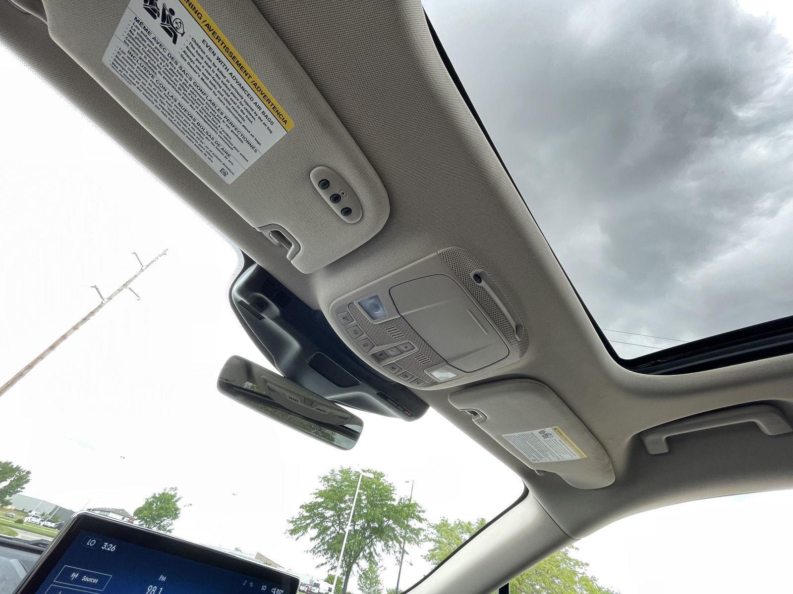 Vehicle photo 22
