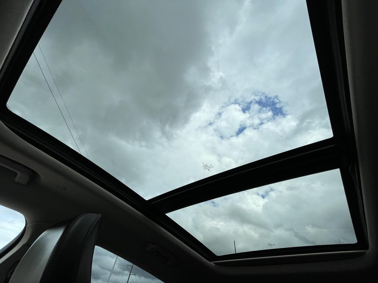 Vehicle photo 23