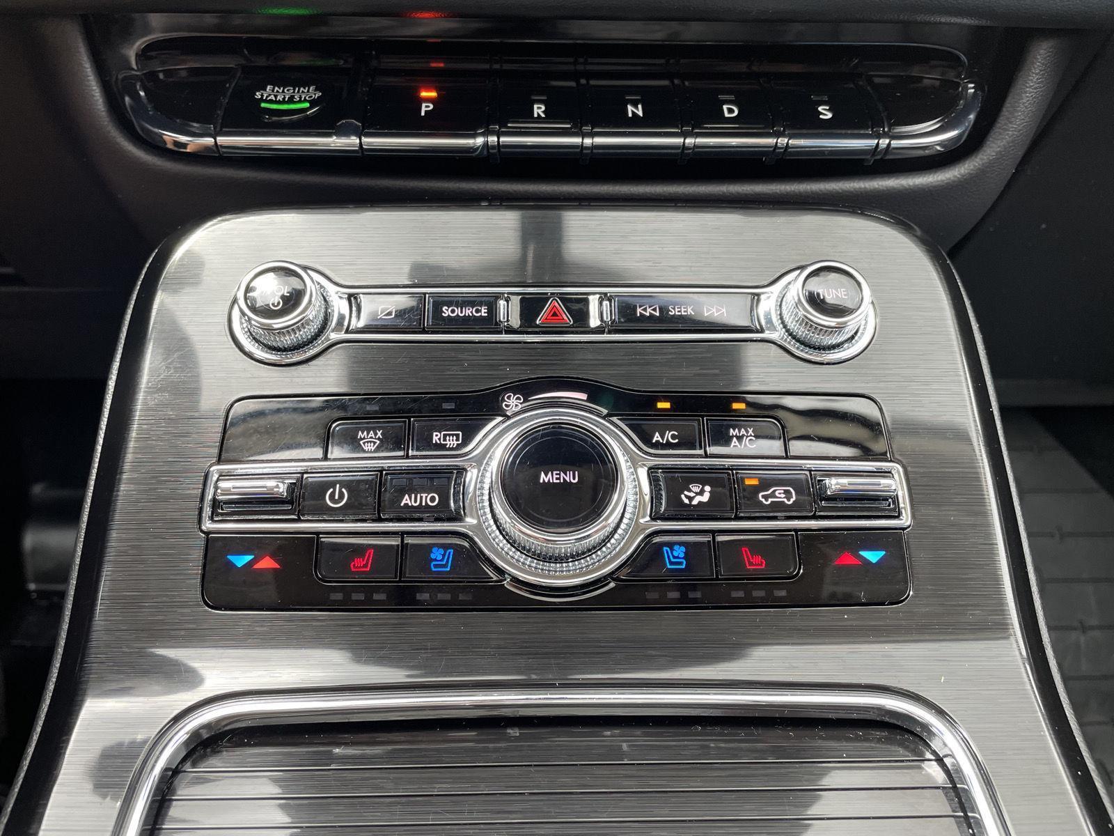 Vehicle photo 30