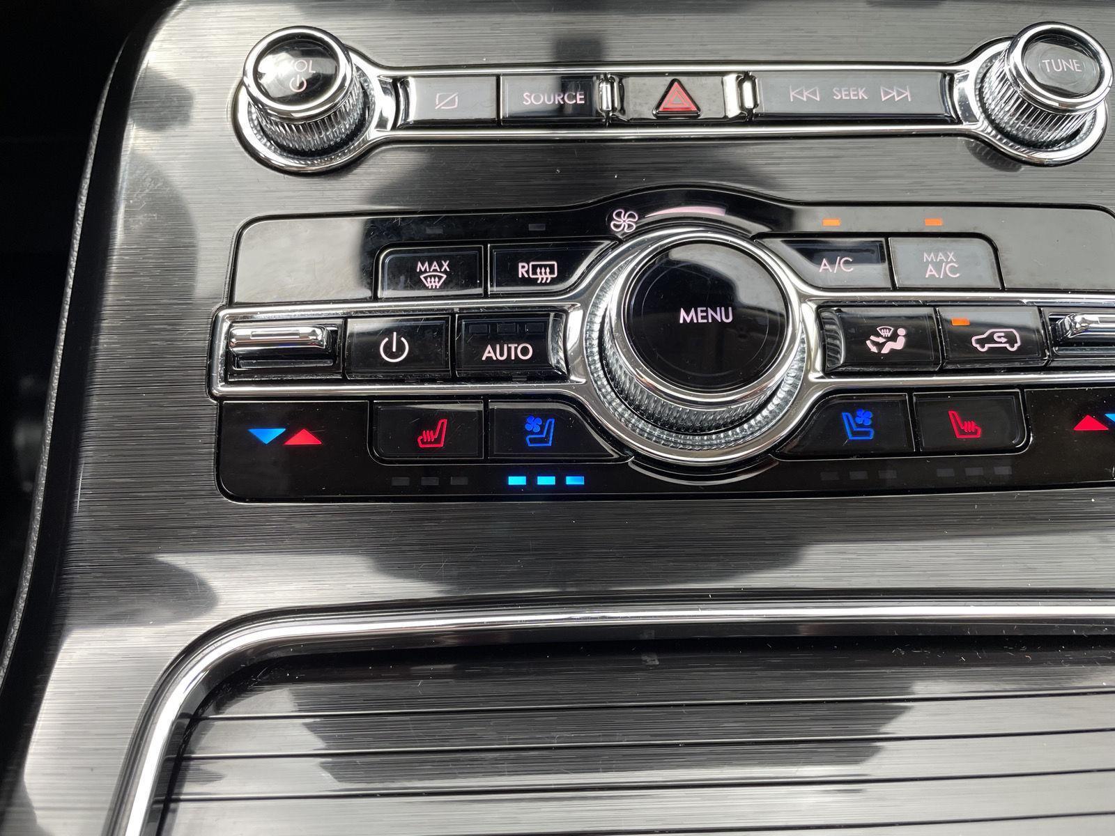 Vehicle photo 32