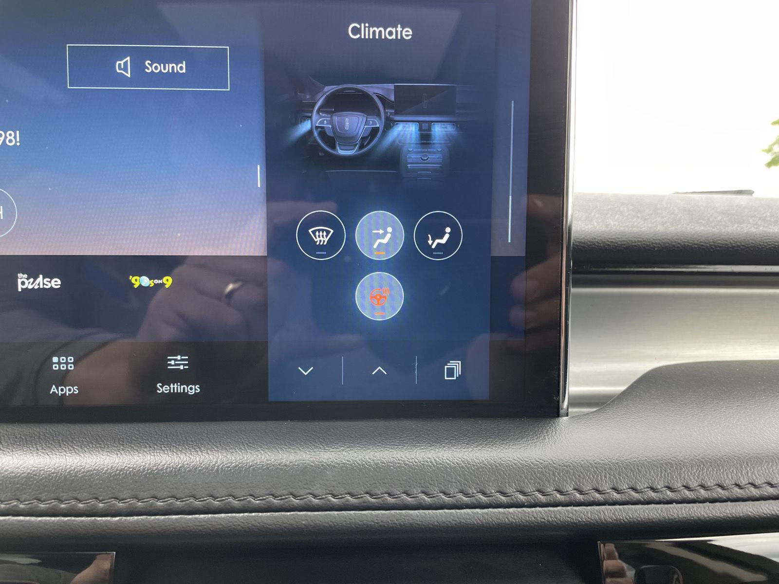 Vehicle photo 33