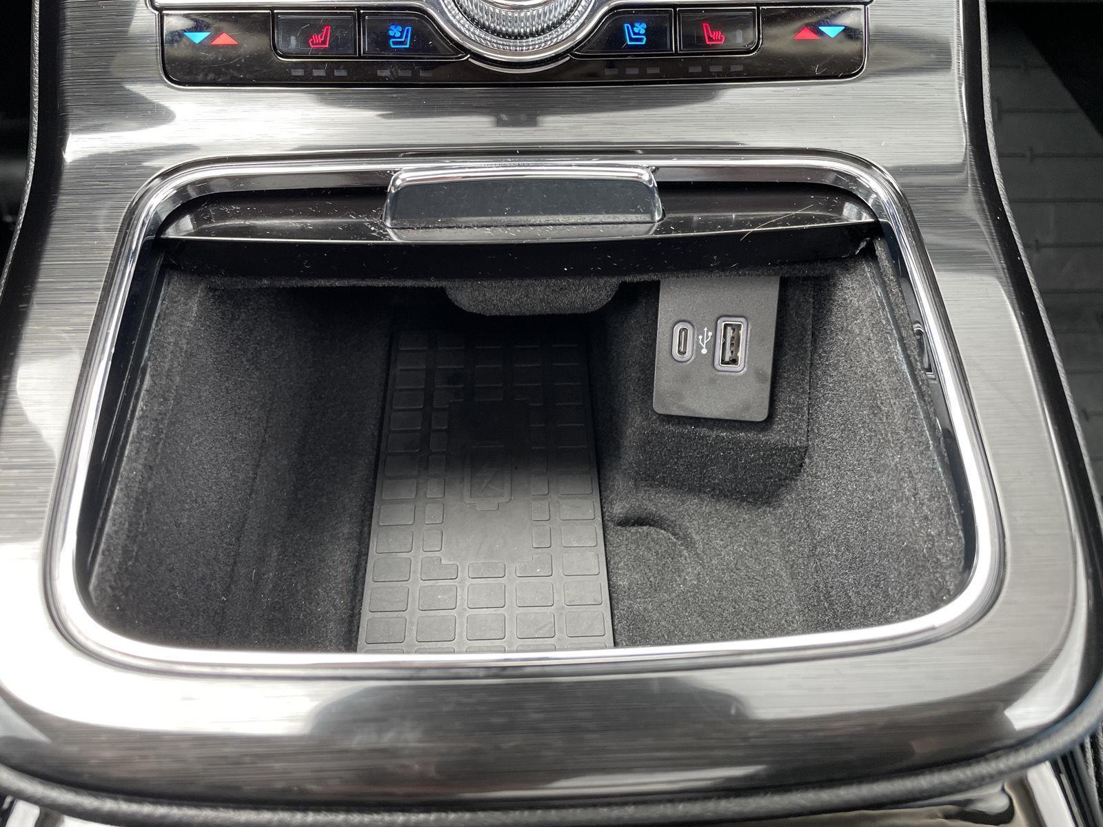 Vehicle photo 34