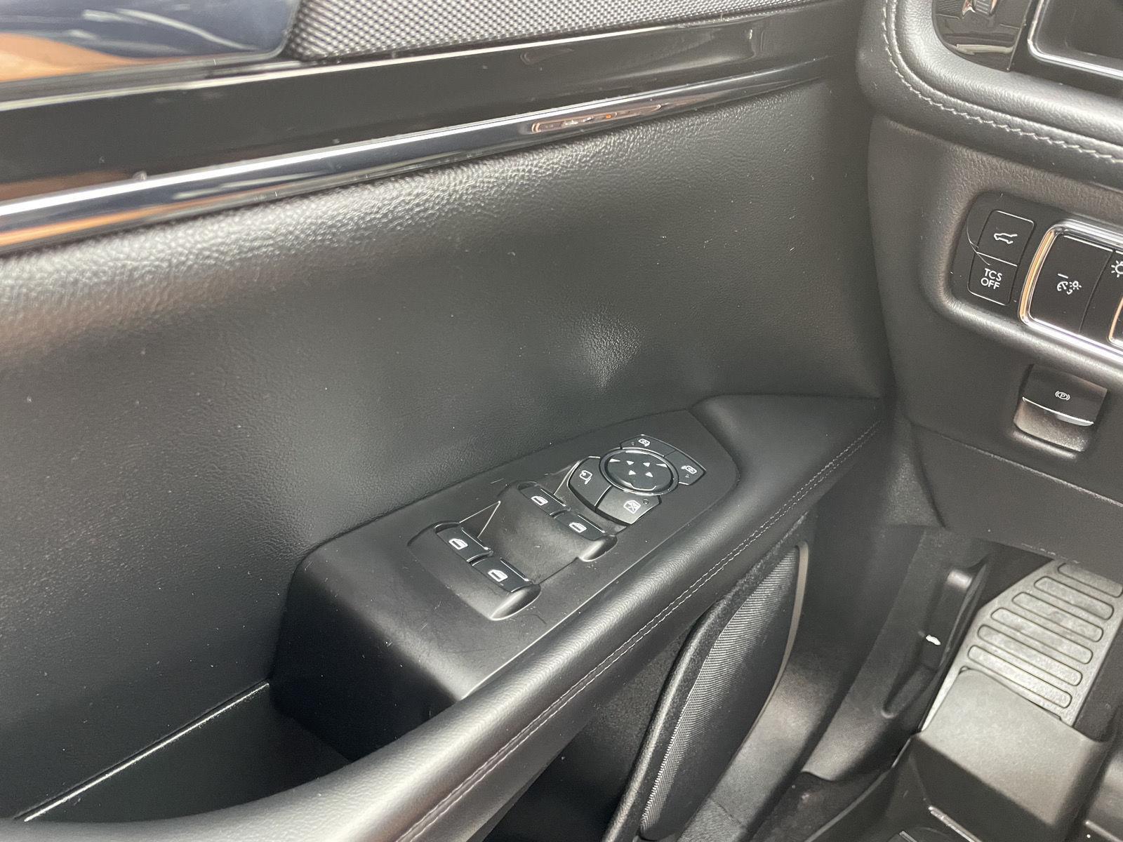 Vehicle photo 35