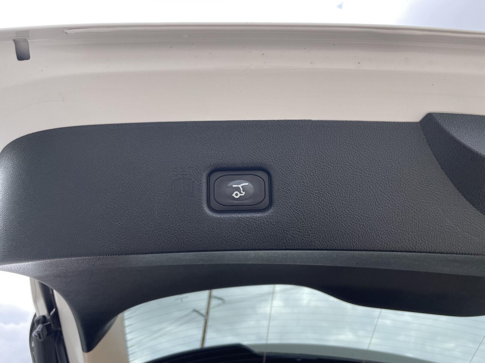 Vehicle photo 41