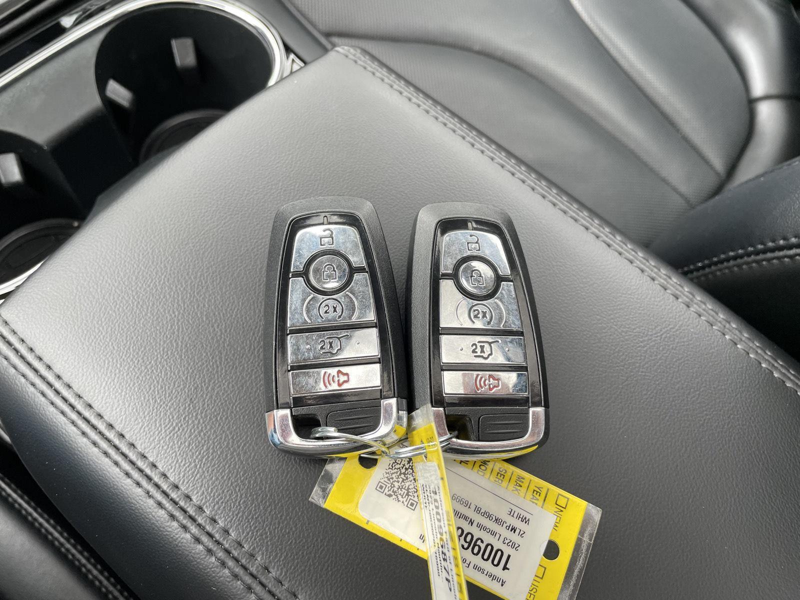 Vehicle photo 43