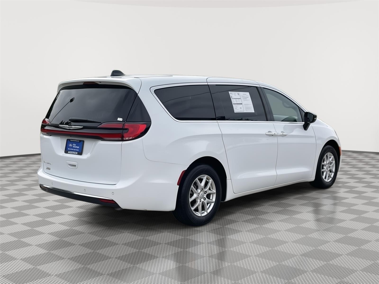 Vehicle photo 7