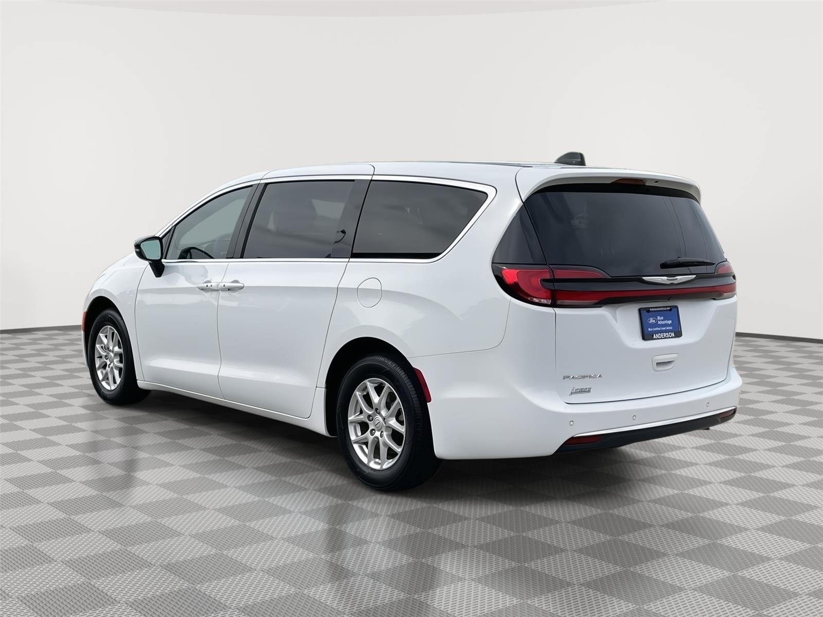 Vehicle photo 9