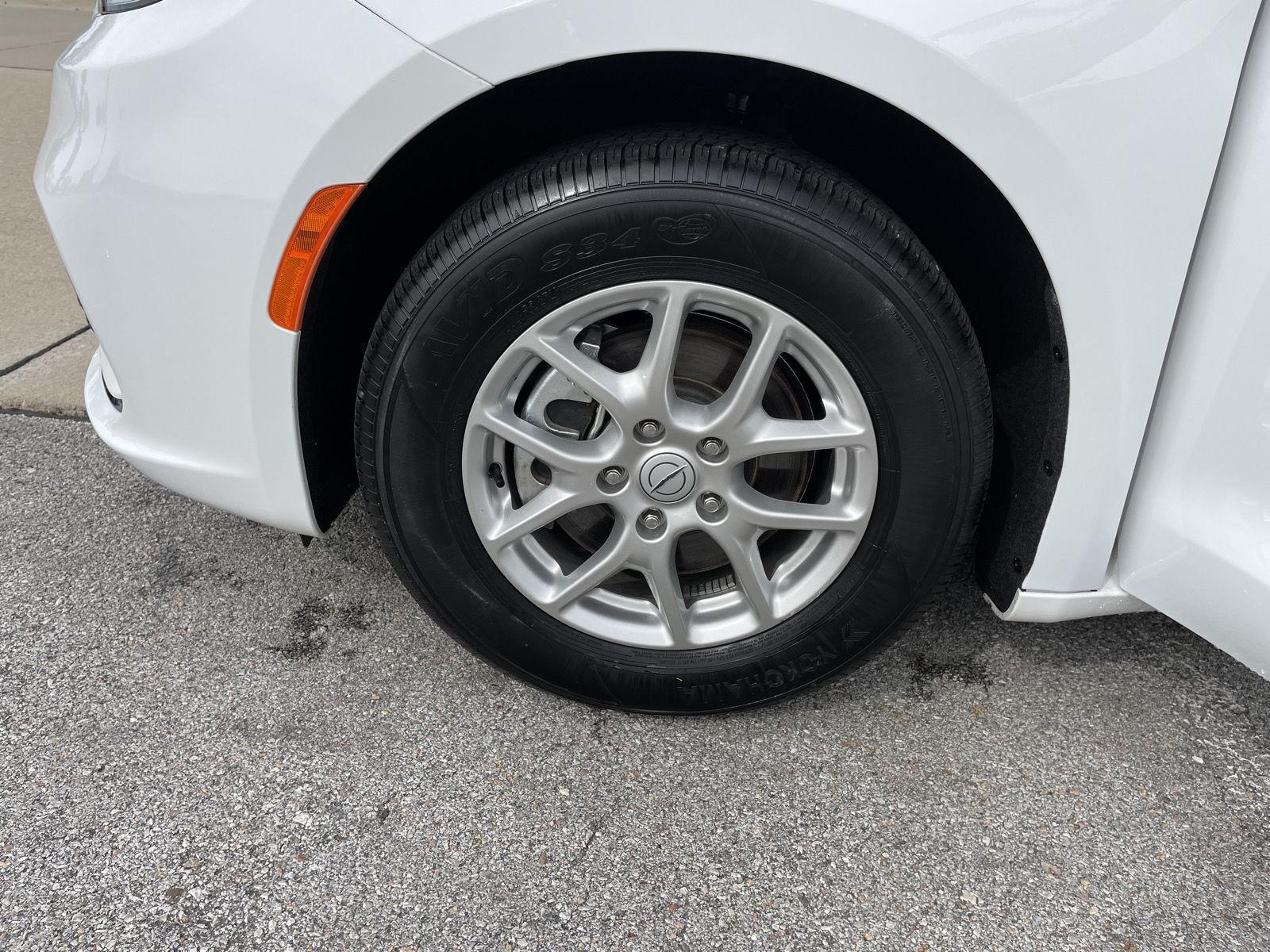 Vehicle photo 10