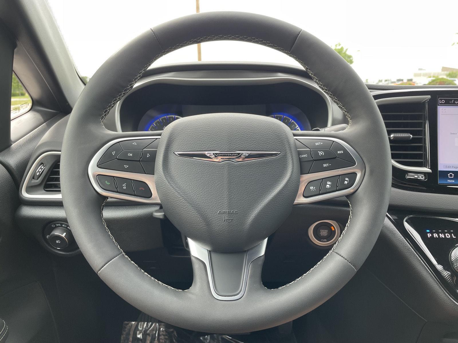 Vehicle photo 12