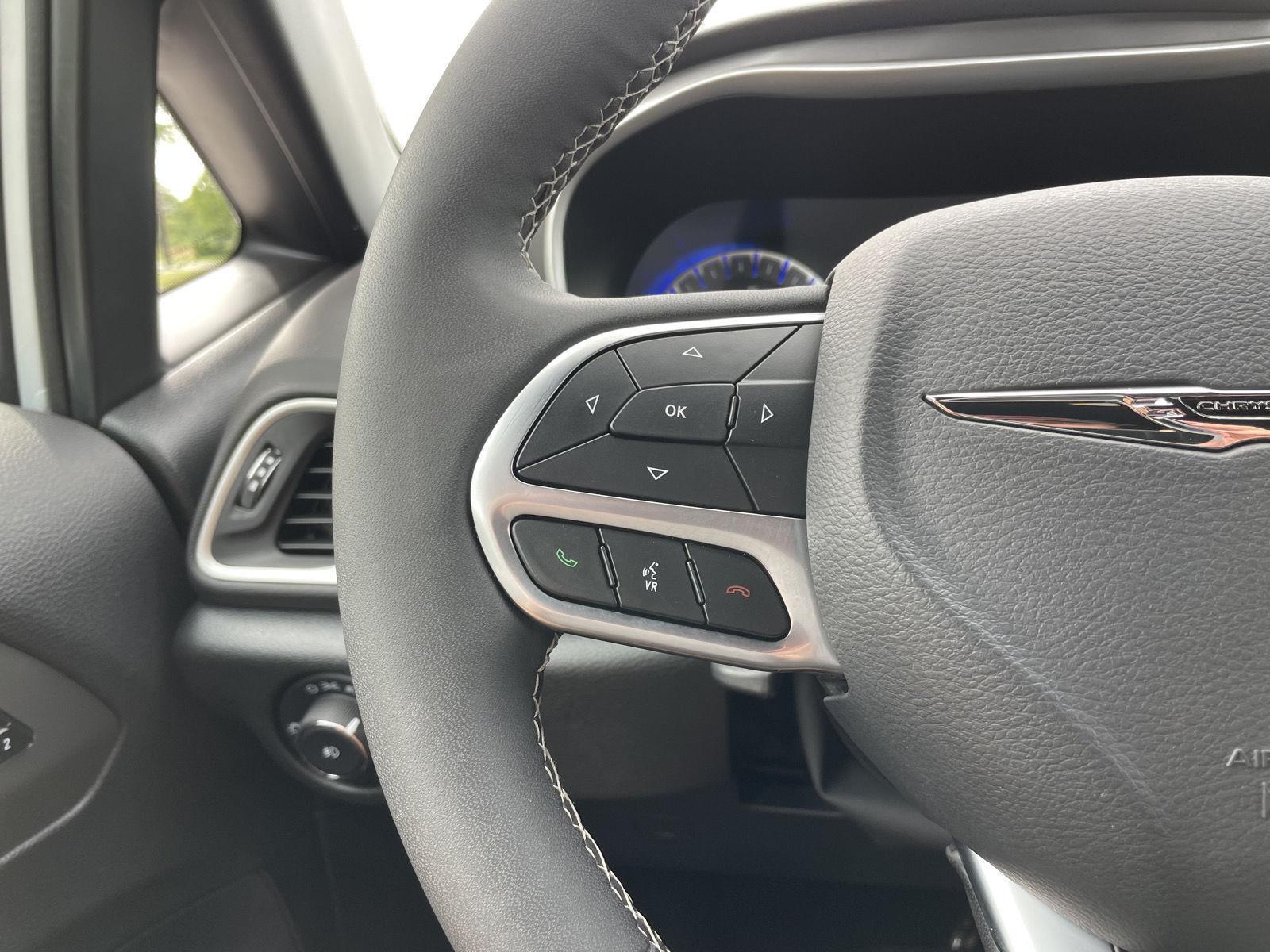 Vehicle photo 13