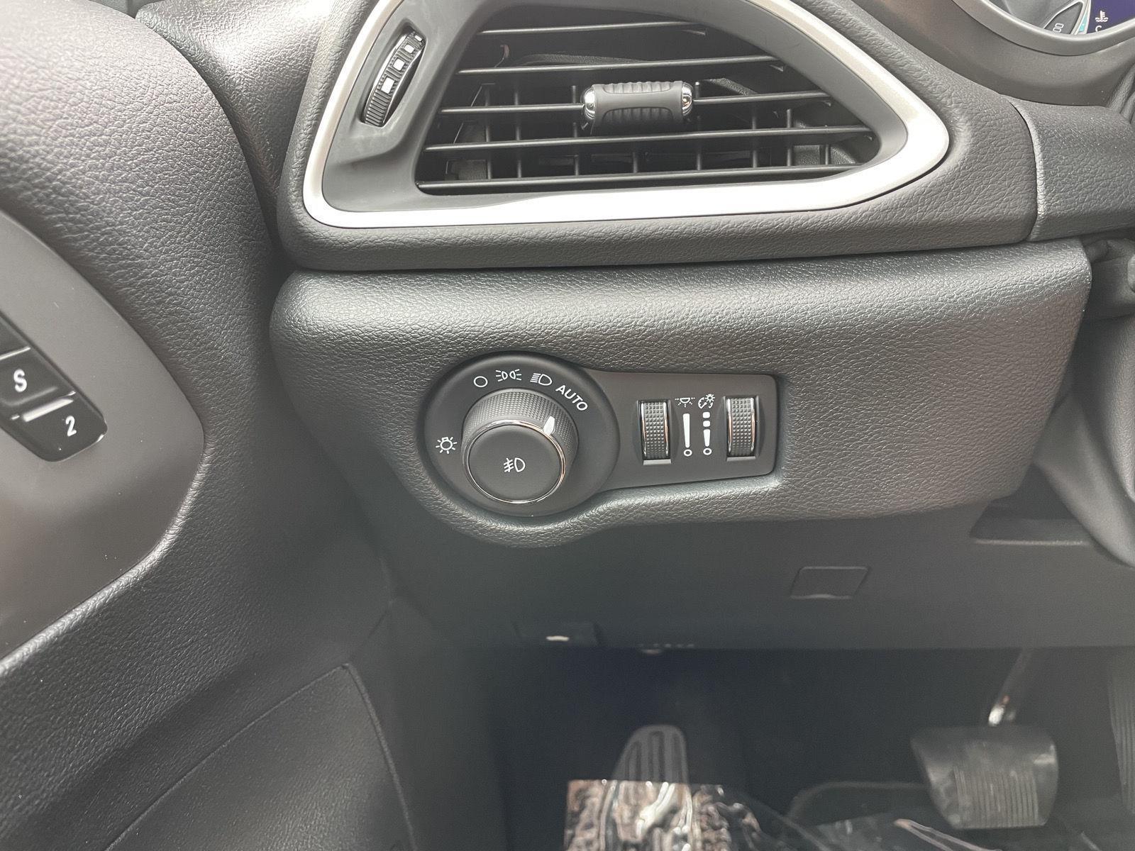 Vehicle photo 16